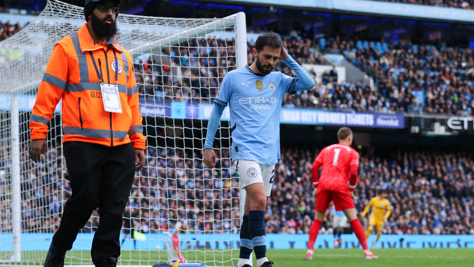 Guardiola explica saída de Bernardo Silva em 18 minutos: 