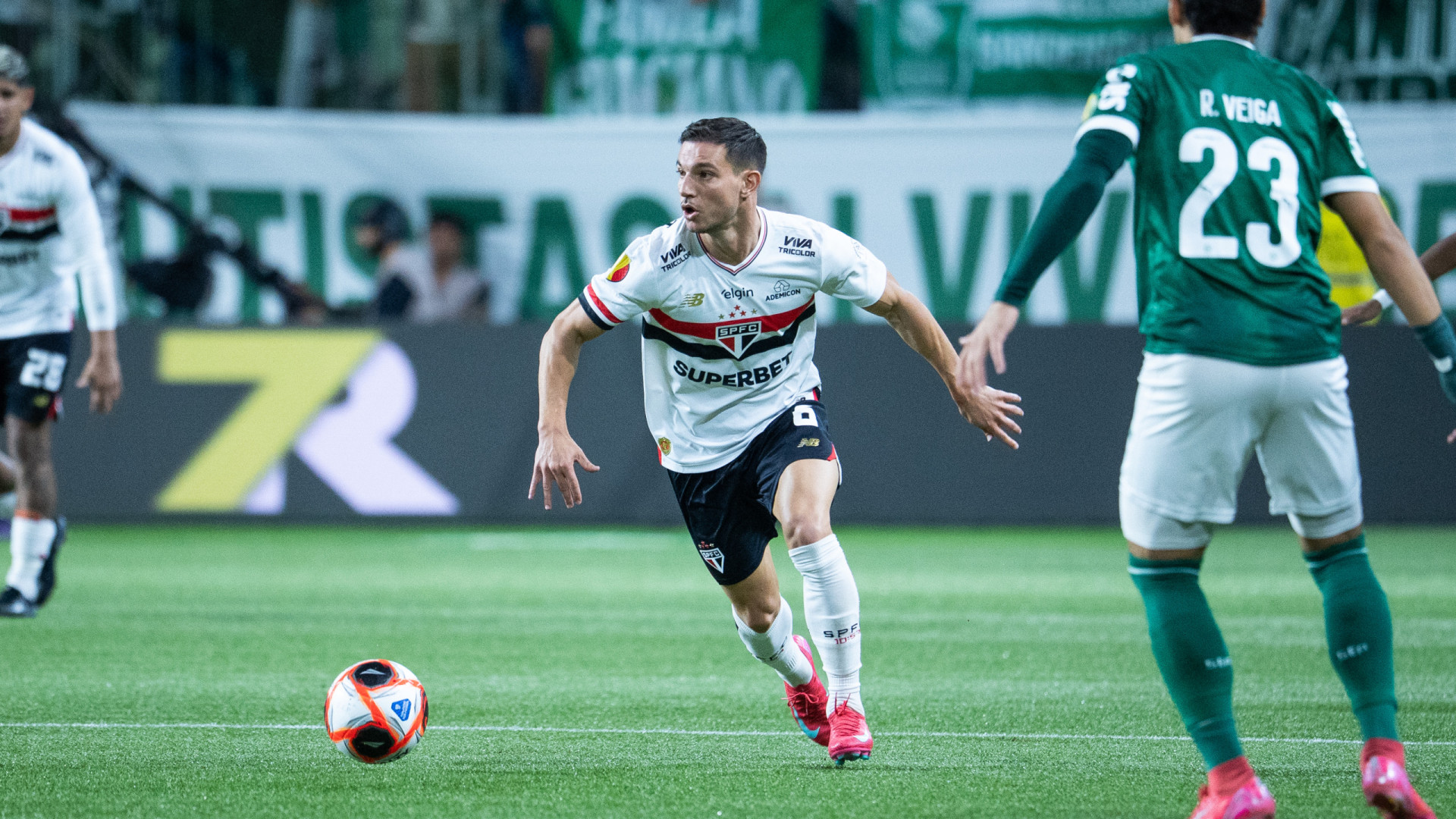 Cédric Soares convence São Paulo em... 7 jogos: "Vai renovar"