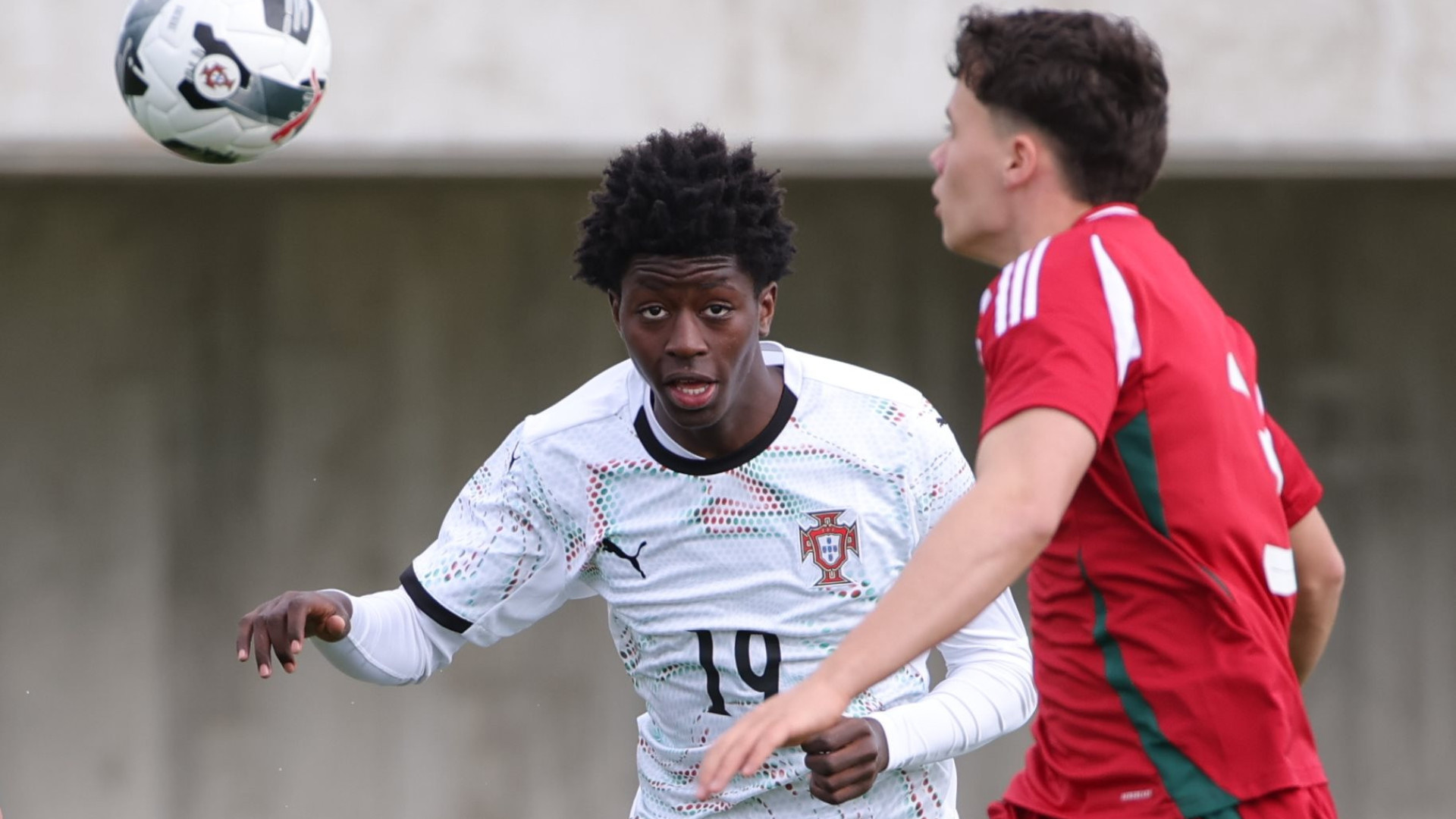 Portugal vence Hungria e lidera grupo da ronda decisiva para Euro sub-17