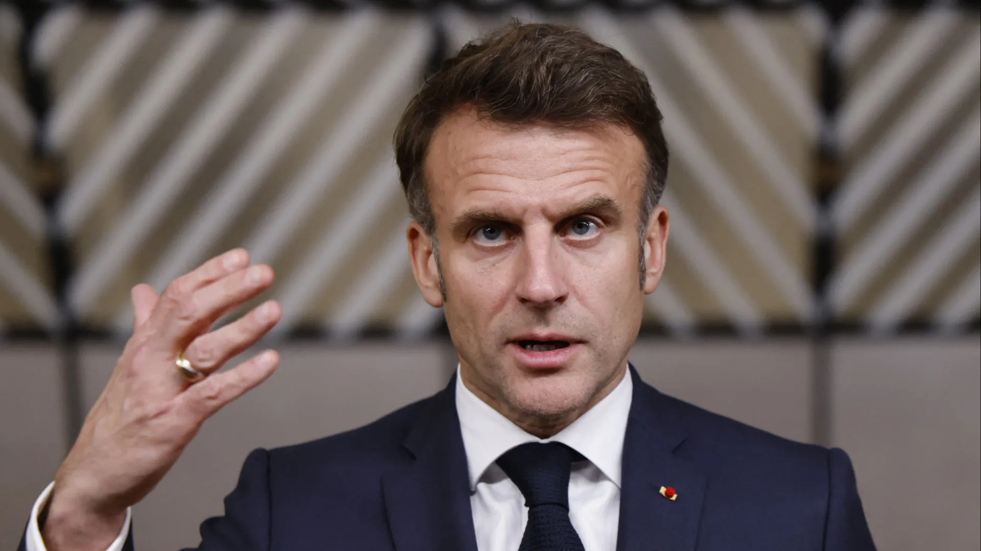 
                    Macron avisa que reconhecimento da Palestina não será parado por ofensivas
                