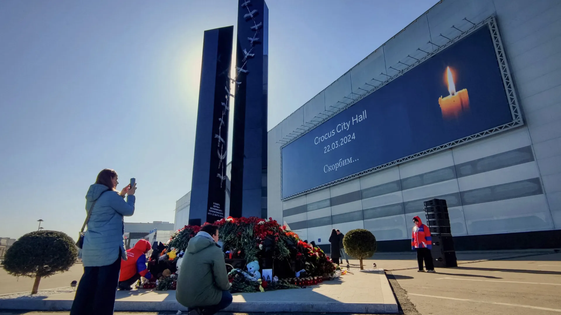 Rússia inaugura memorial às 145 vítimas de atentado em sala de concertos