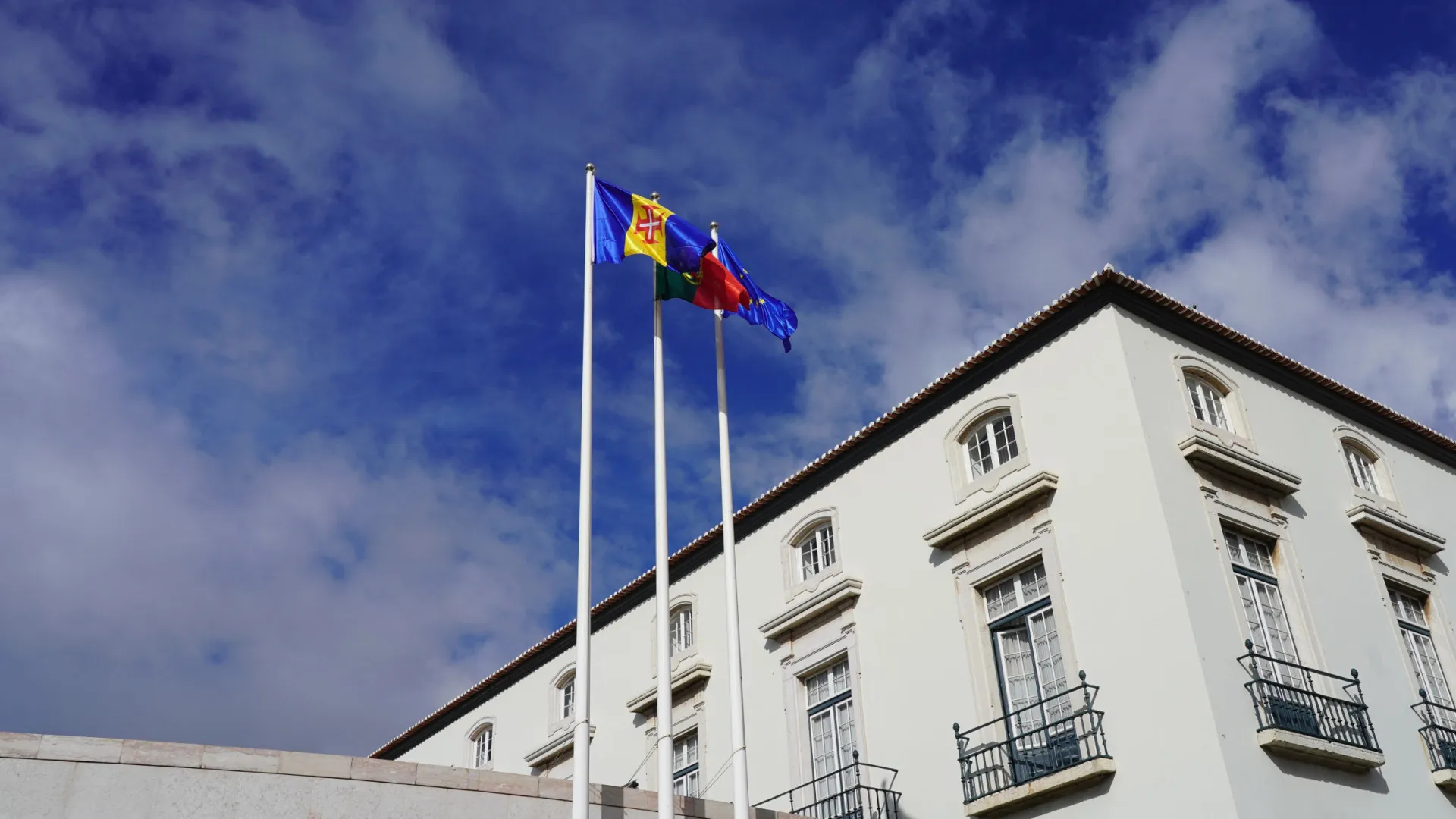 
                    Orçamento da Madeira aprovado pela maioria PSD/CDS-PP e abstenção da IL
                