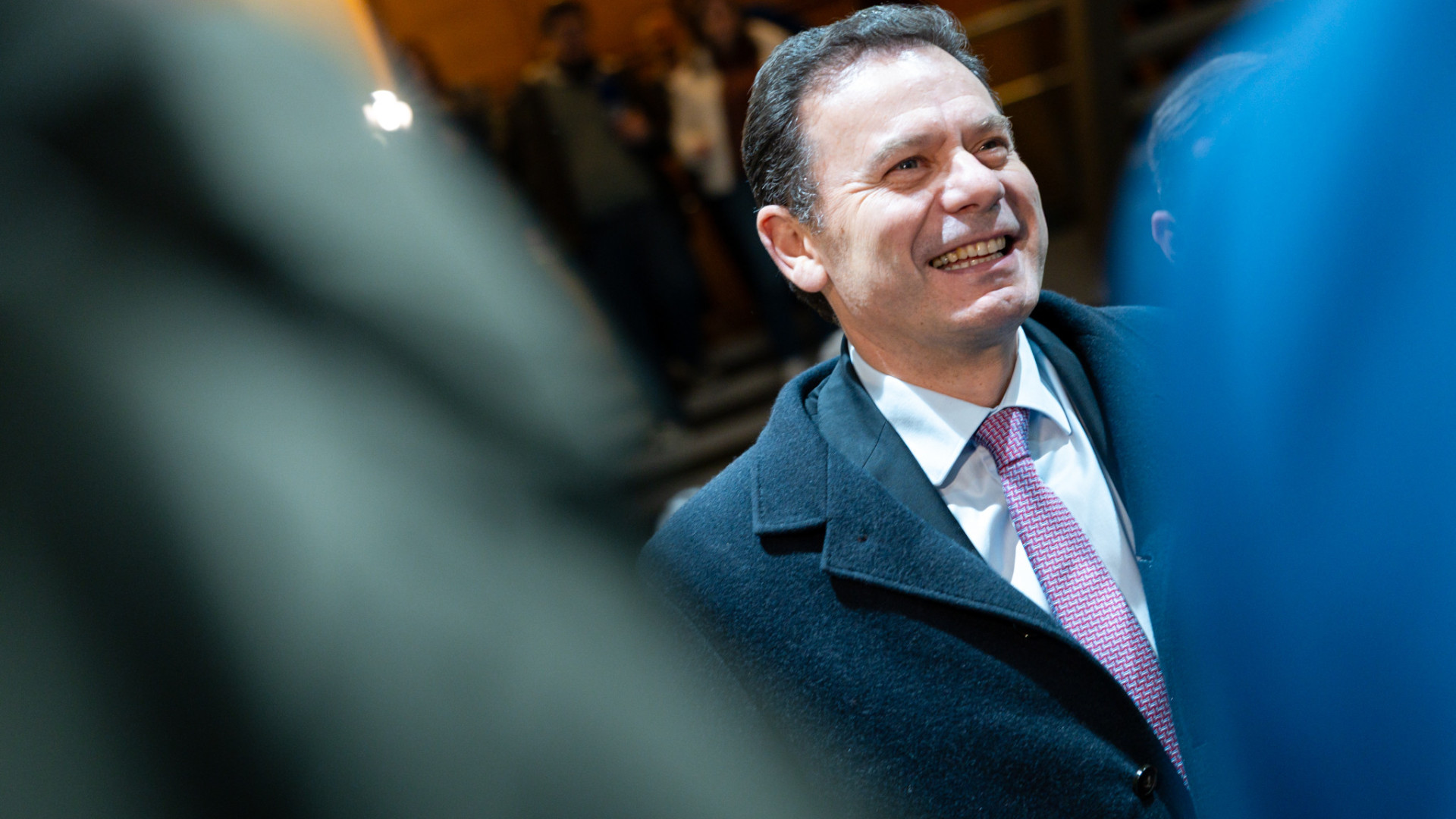 Luís Montenegro defende política de imigração e segurança em Faro