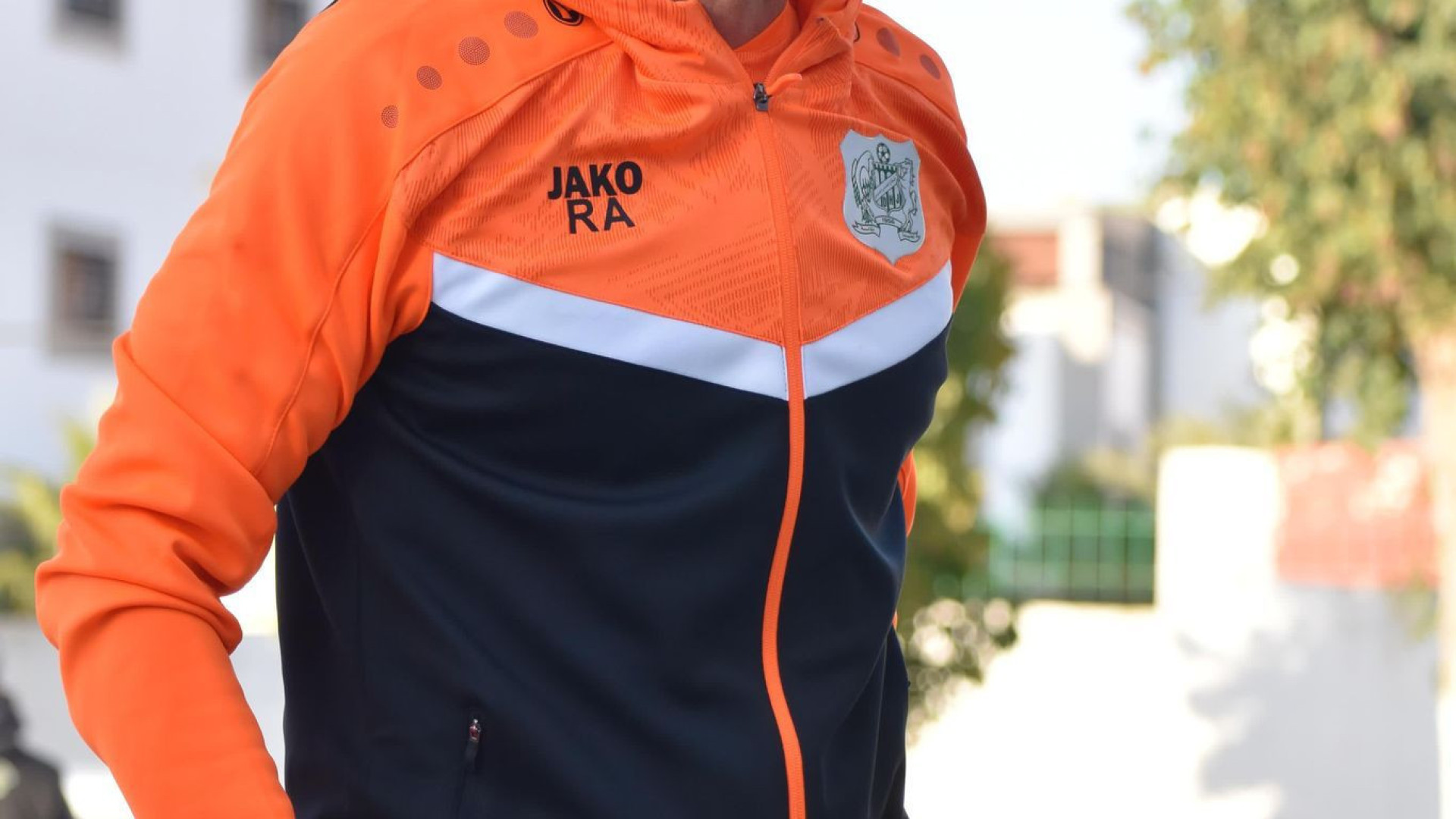 Rui Almeida sorri em Marrocos. Treinador português trava o líder