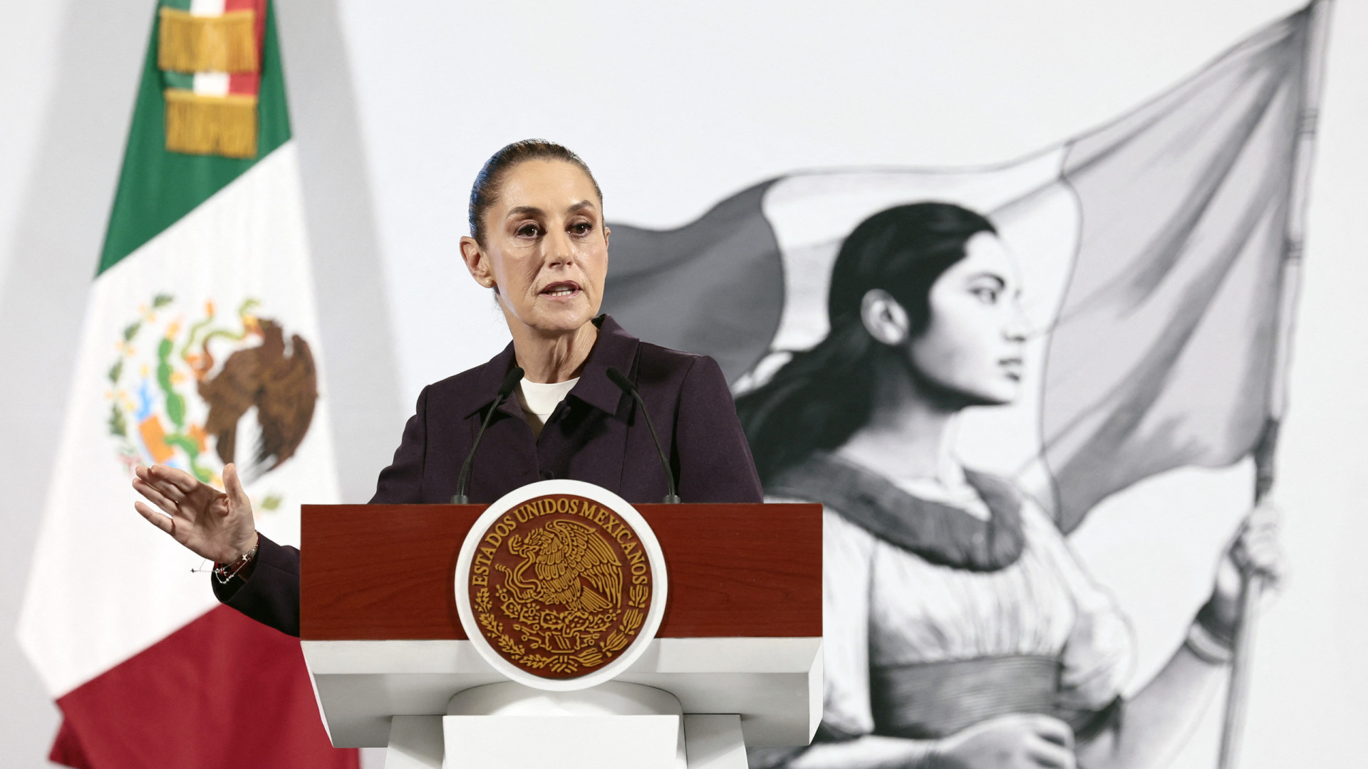 Claudia Sheinbaum desloca-se a zonas afetadas pelo furacão Erik no México