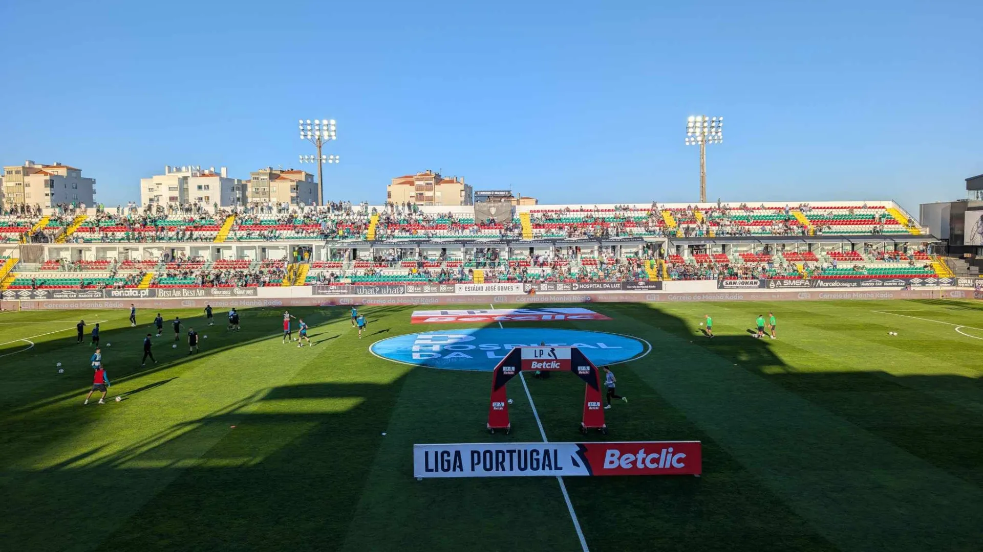 
                    EM DIRETO: Reboleira e Moreira de Cónegos a abrir sábado recheado
                