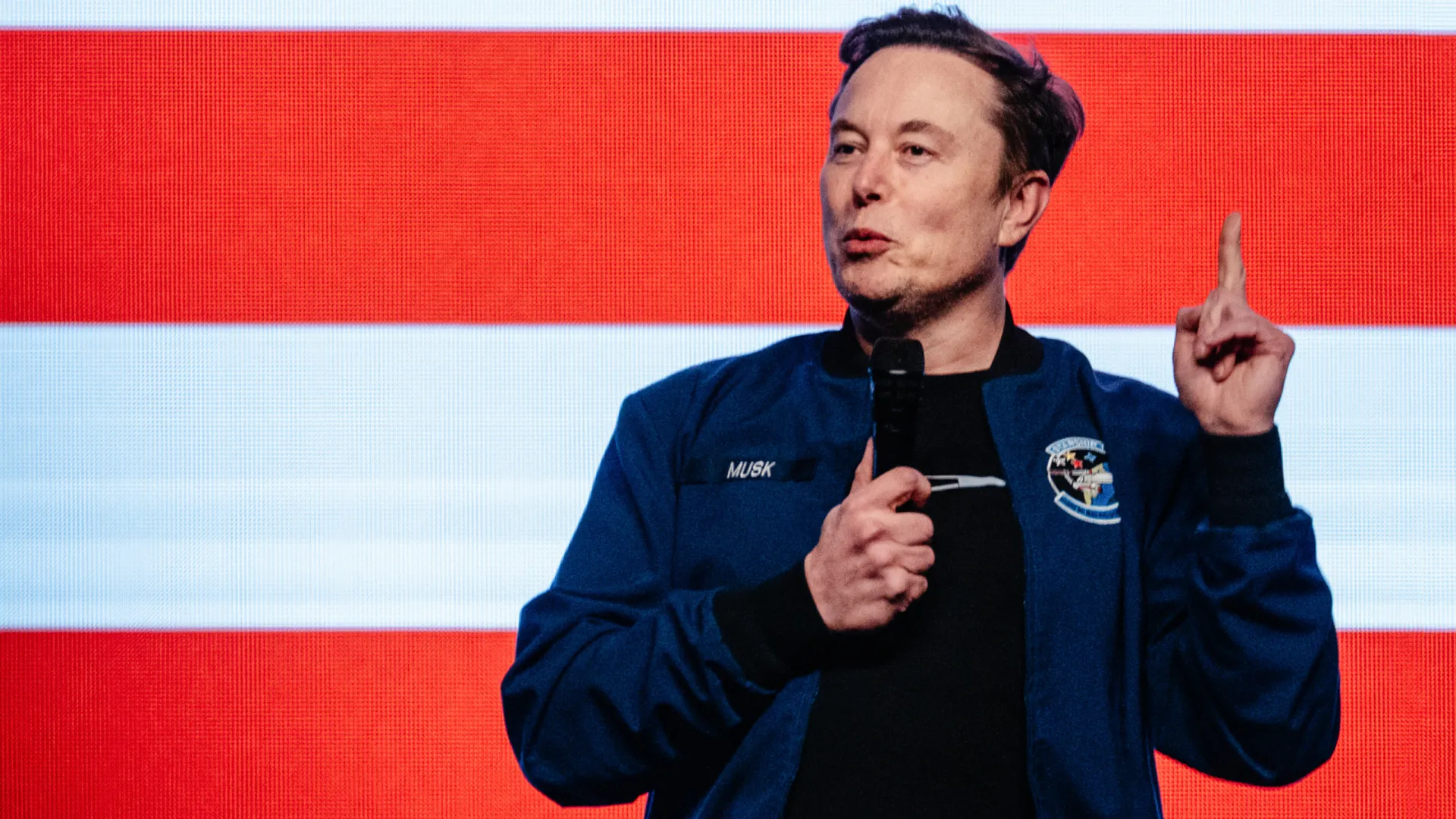 
                    Elon Musk pode vir a fundir a SpaceX com a Tesla ou a xAI
                