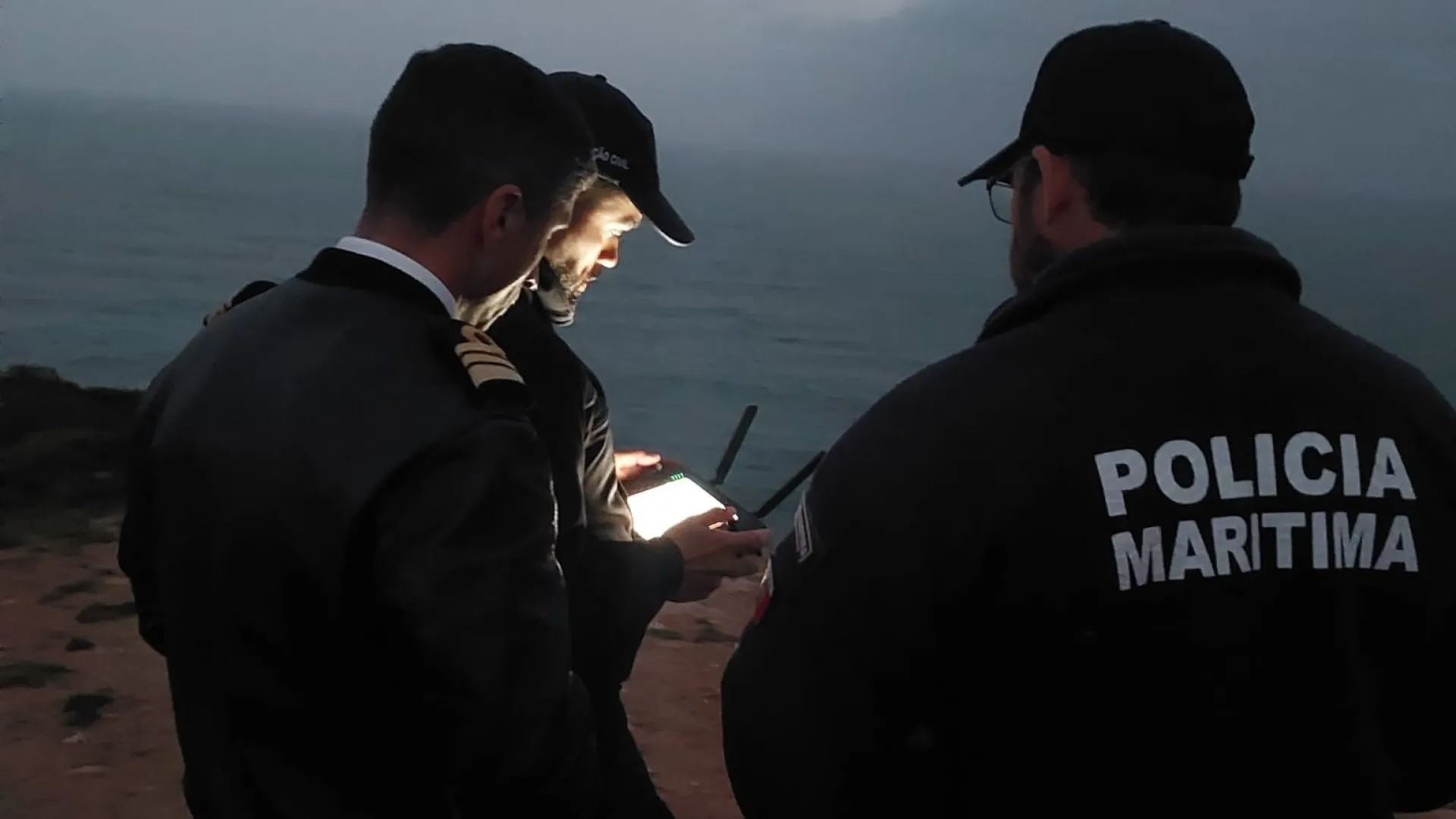 
                    Interrompidas buscas por homem que caiu de veleiro em Vila Nova de Gaia
                