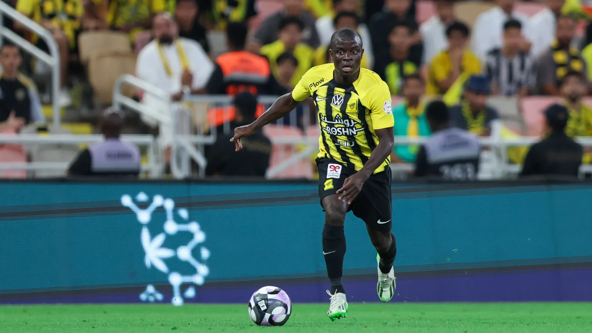 
                    Oficial: Kanté troca Al-Ittihad, de Sérgio Conceição, pelo Fenerbahçe
                
