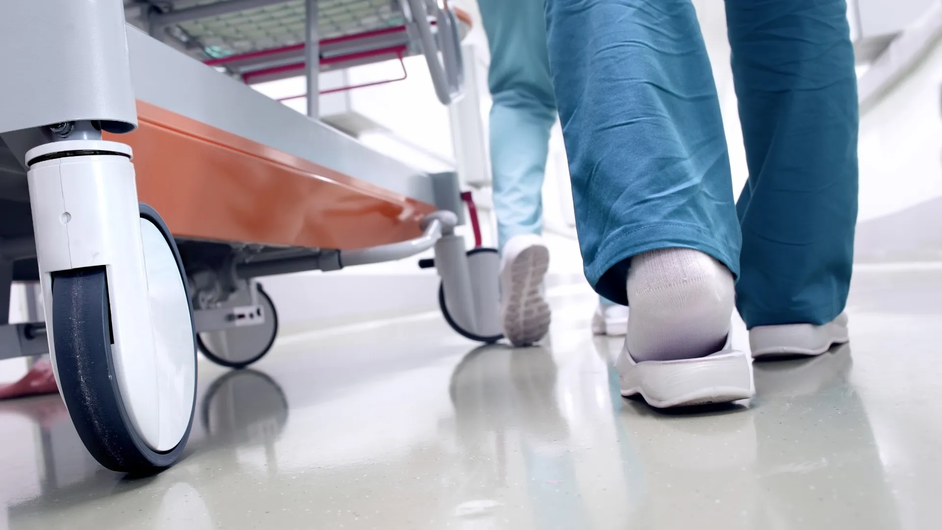 
                    Horários fixos pesam mais do que salários para enfermeiros do SNS
                