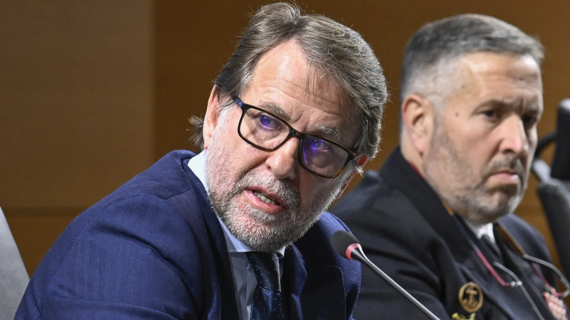 
                    Agentes suspeitos de tortura? 