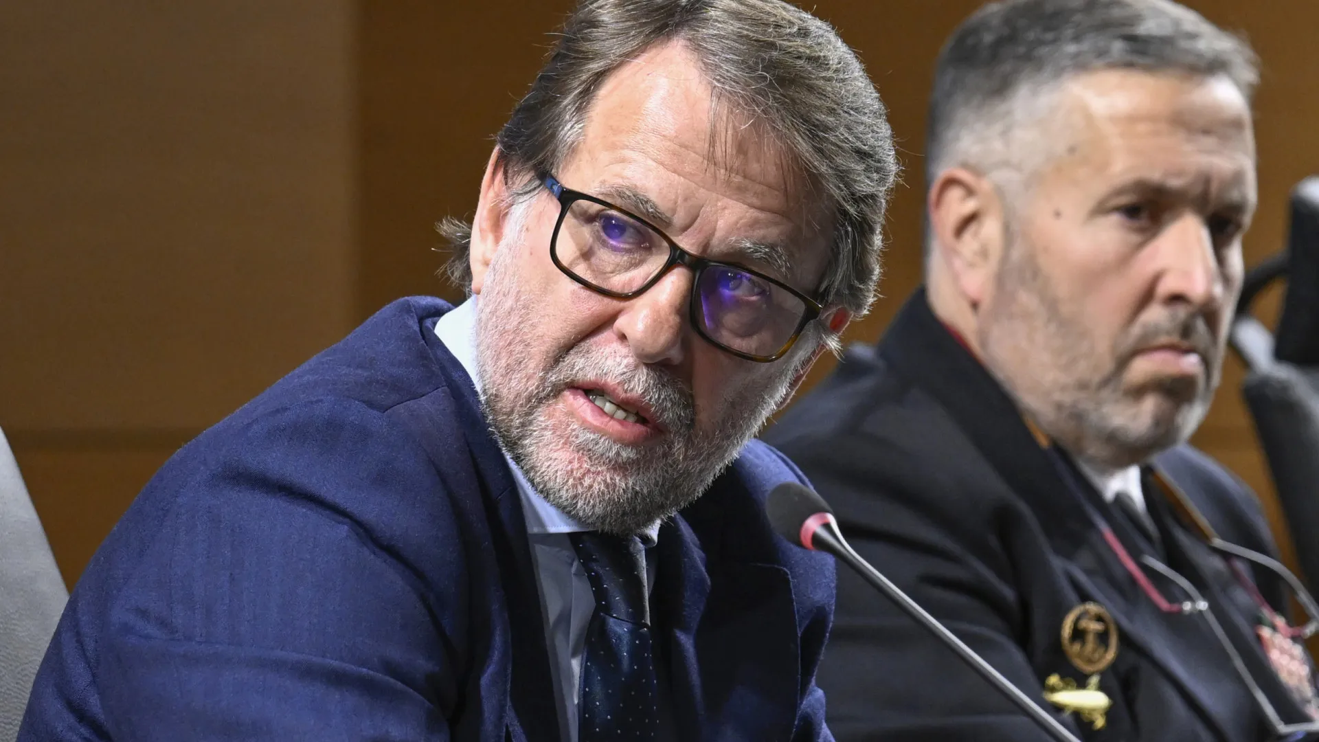 
                    MAI a ouvir bombeiros e autarcas para dar 