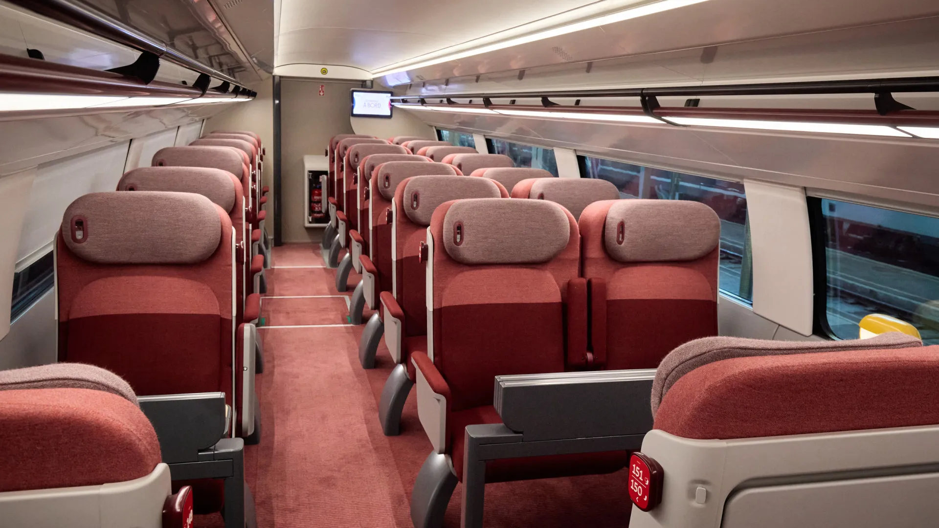 
                    BEI lembra que financiou TGV com base nos requisitos do concurso
                