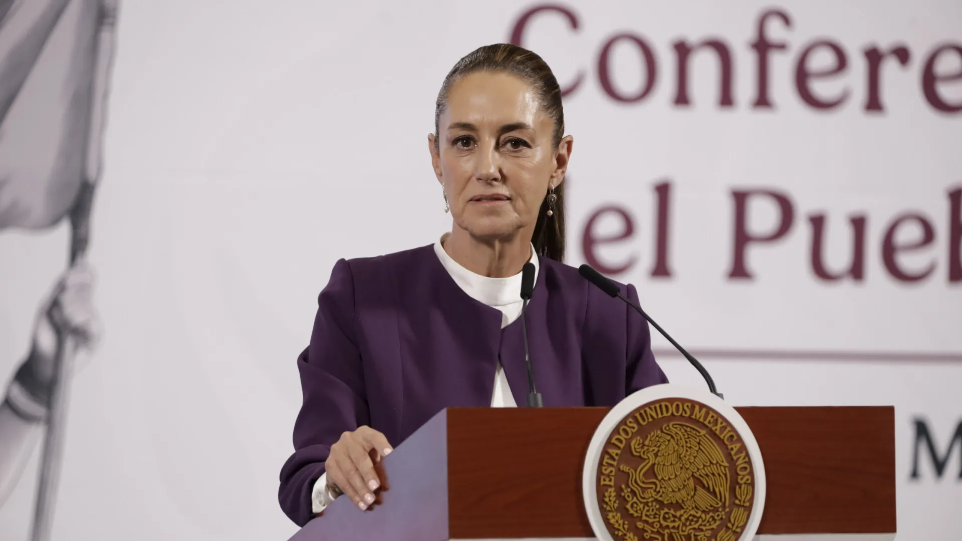 
                    Parlamento peruano declara presidente do México 