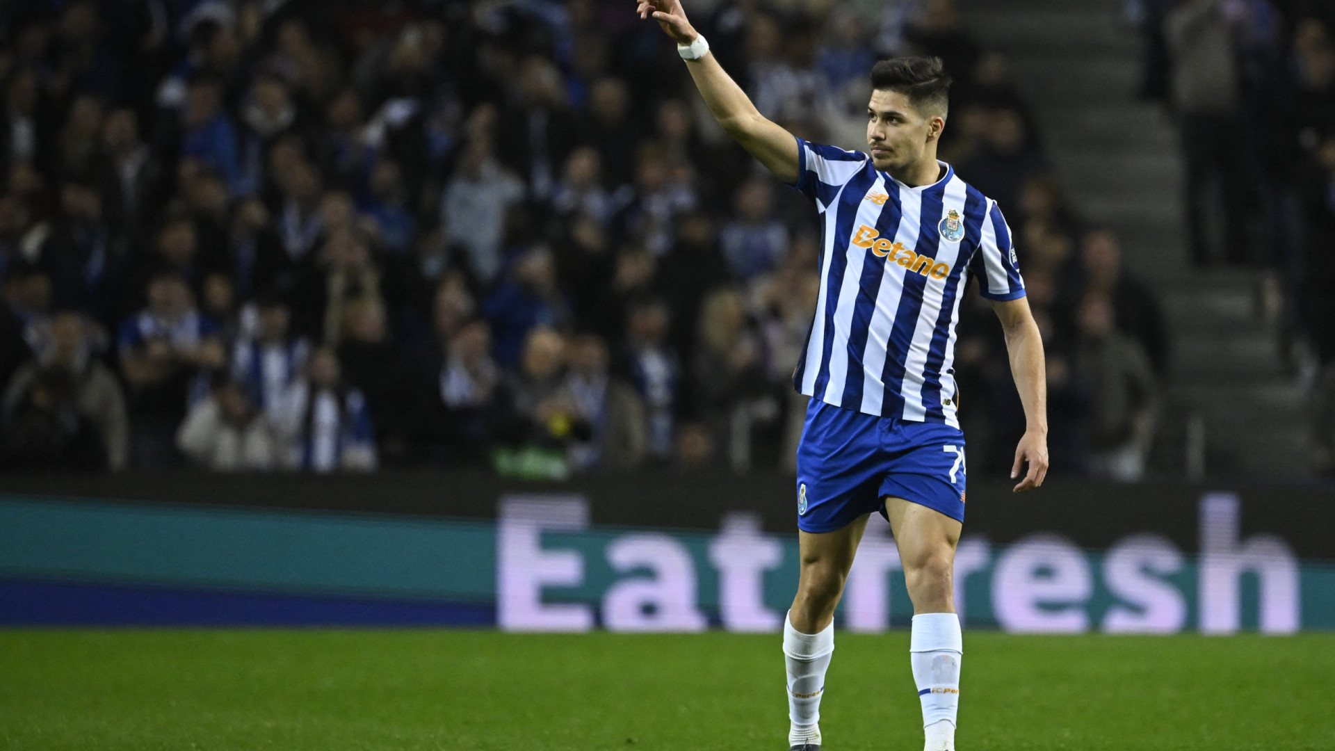 FC Barcelona brez Ter Stegna na treningih, Porto razkriva ambicije za novo sezono