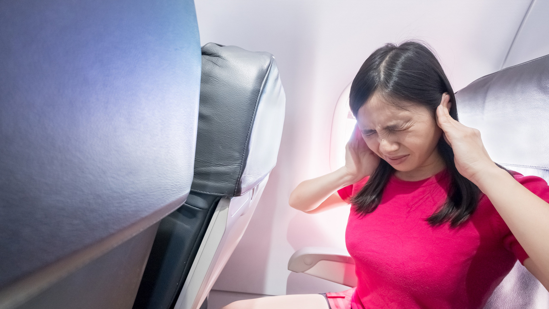 É por isto que os seus ouvidos 'estalam' quando anda de avião