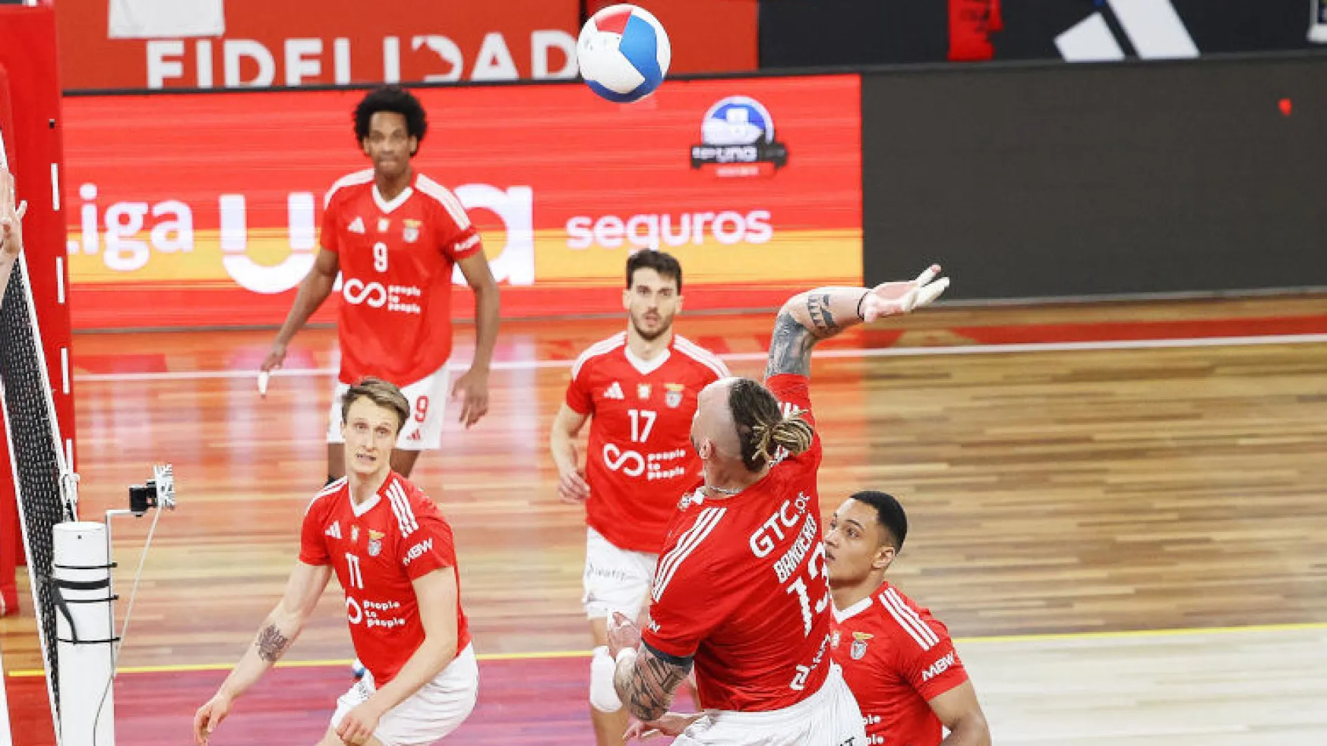 
                    Benfica e Sporting vencem 'sem espinhas'... antes do 'escaldante' dérbi
                