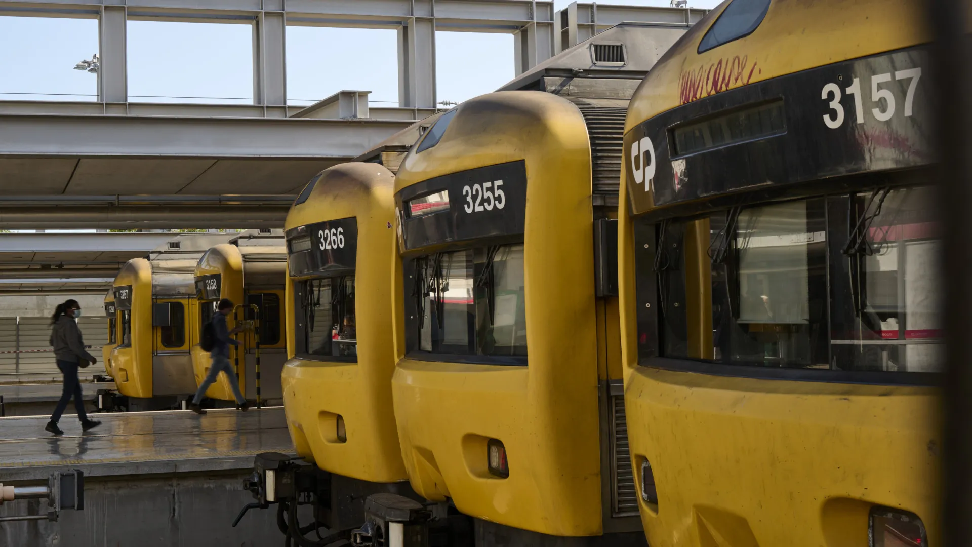 
                    Greve volta a suprimir 2 comboios. Sindicato aponta o dedo à CP
                