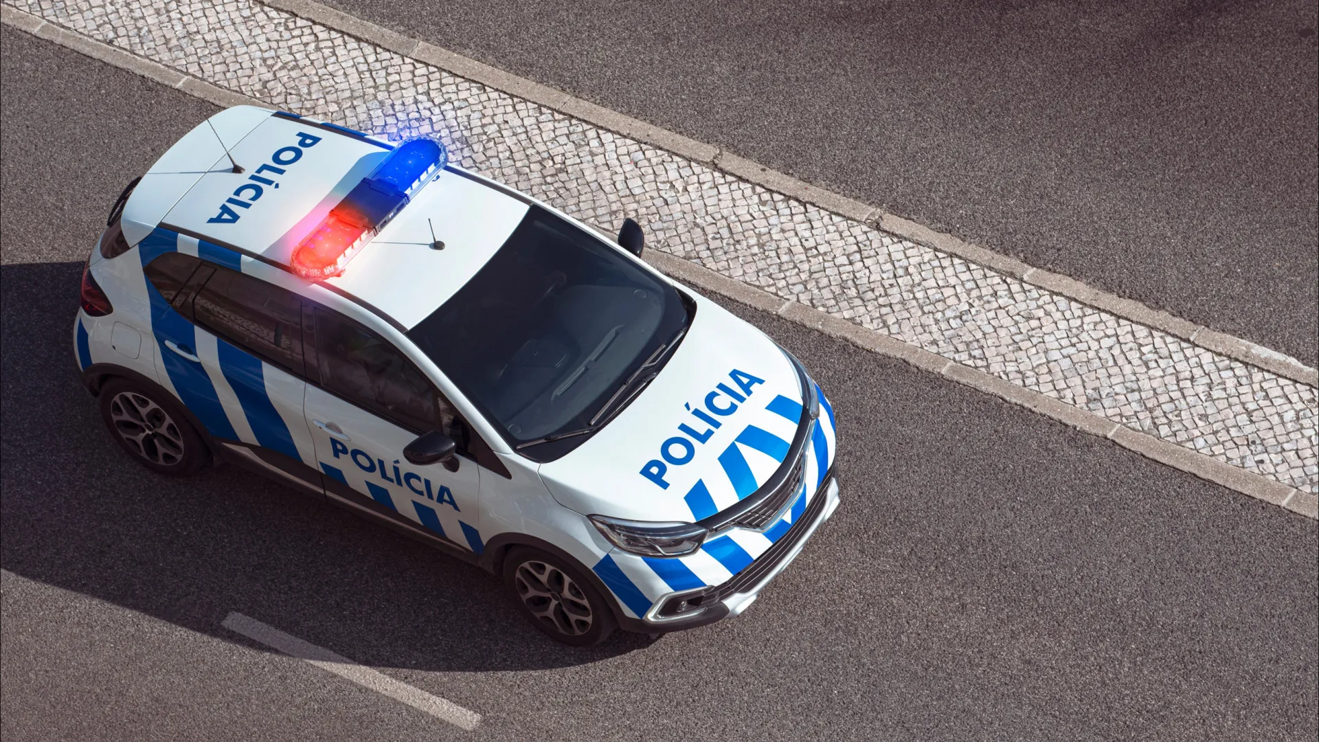 Homem em prisão domiciliária agride agente da PSP