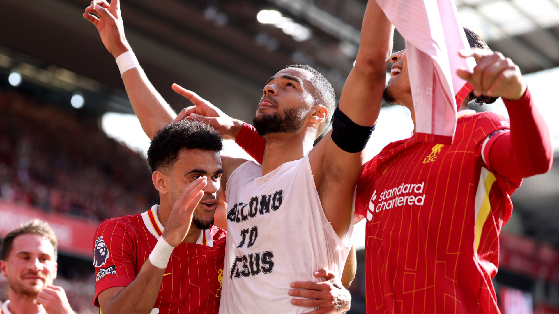 Estrela do Liverpool em apuros após imitar Kaká na festa do título