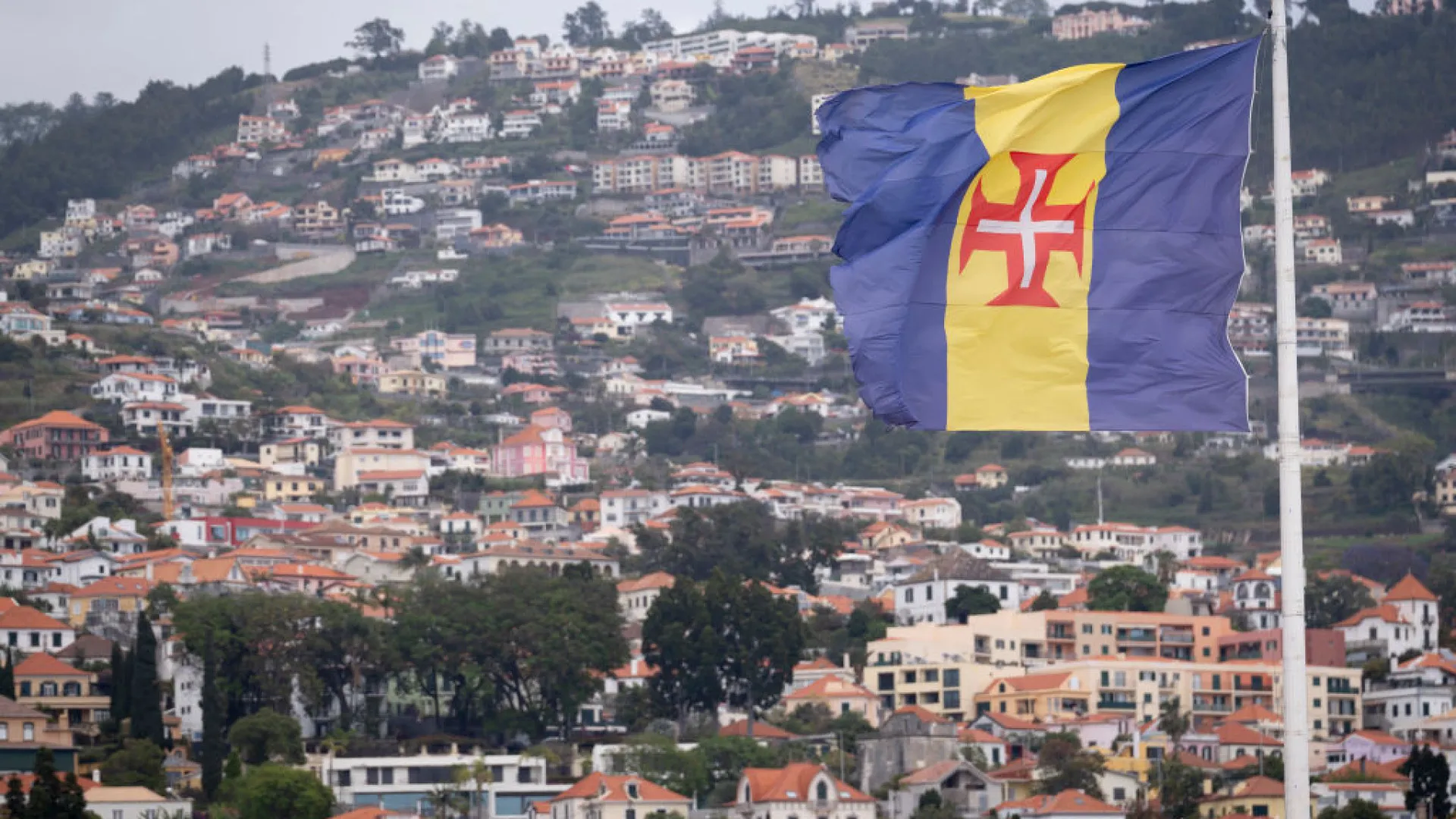 
                    Buscas por polaco desaparecido na Madeira suspensas até quinta-feira
                
