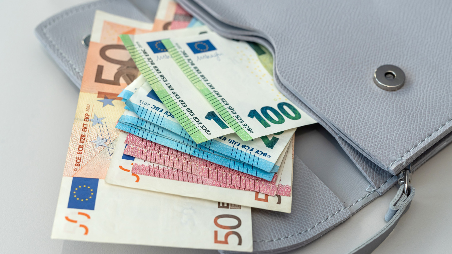 Recebe o abono de família ou bolsa de estudo? Atenção à prova escolar