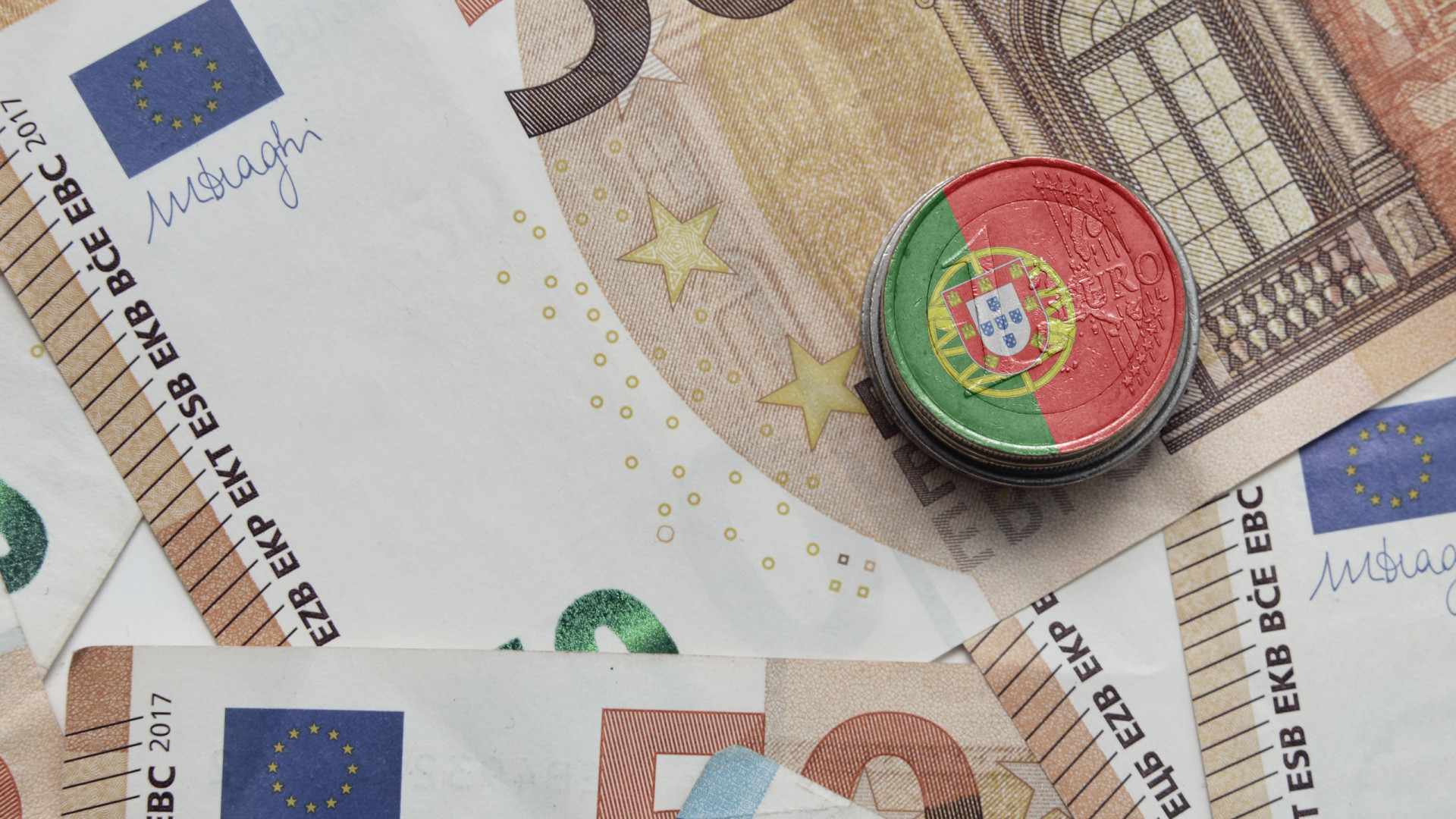 Dívida pública acelera para 278,3 mil milhões até março