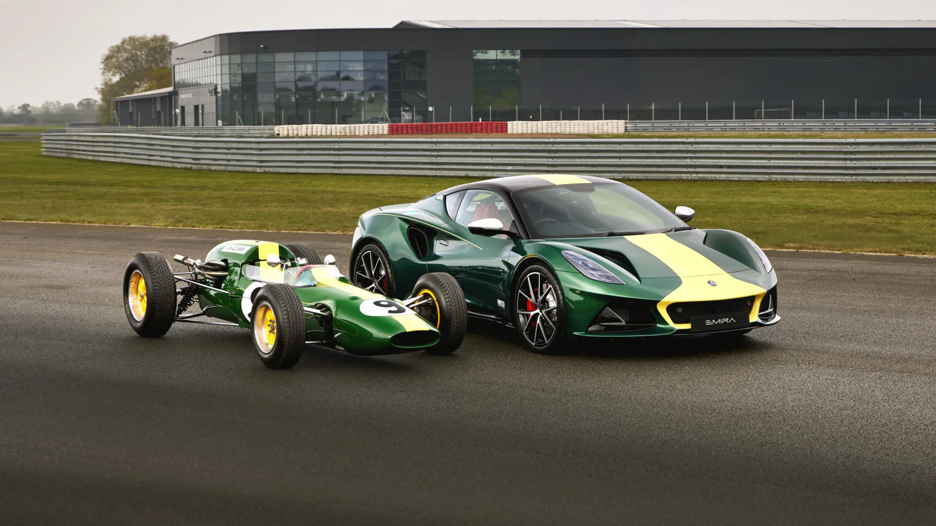 Lotus lança edição exclusiva do Emira e inspirada num campeão de F1