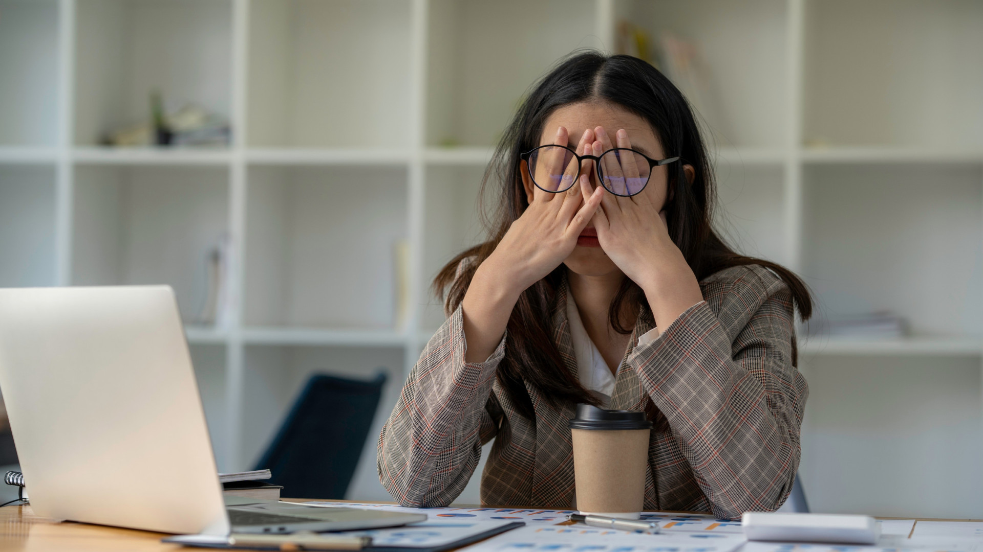 Cefaleias ou dores de cabeça? Dois óleos essenciais que podem ajudar