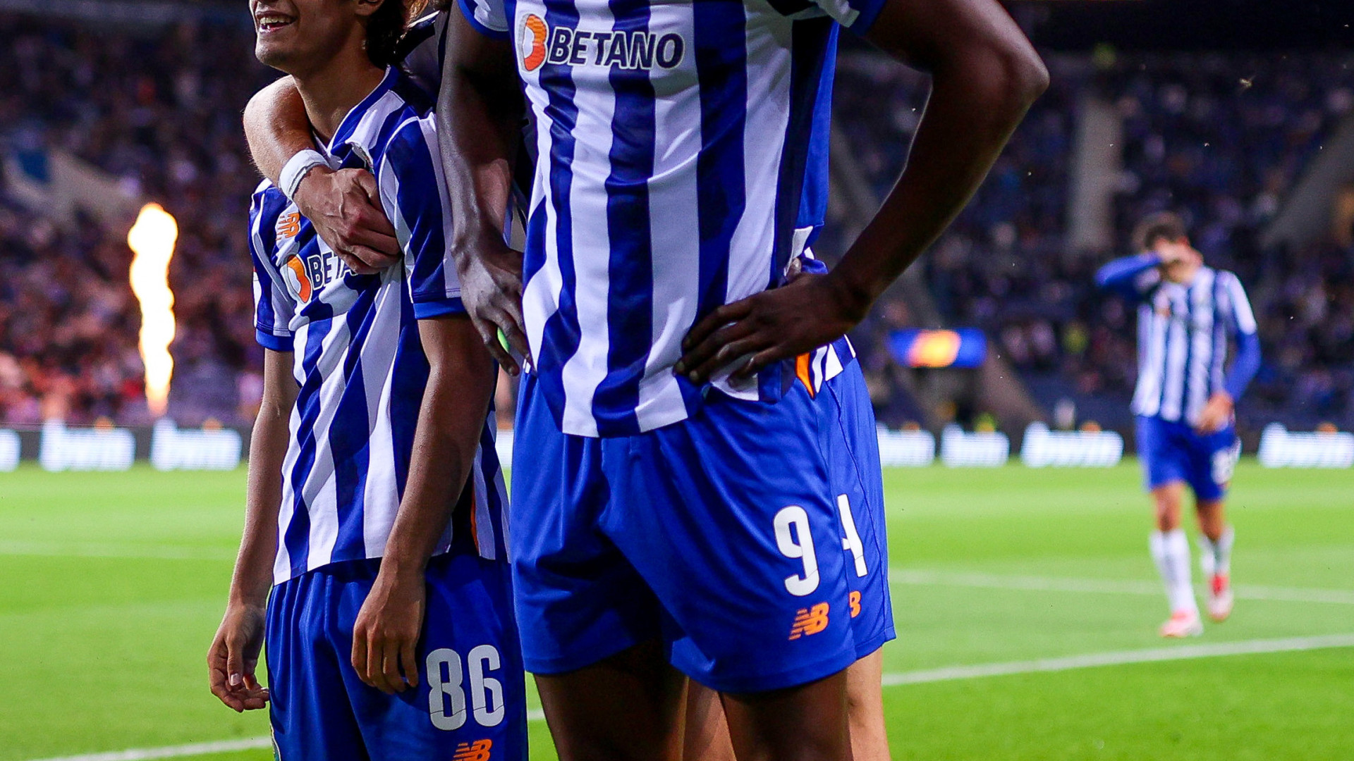 Sem 'ressaca'. FC Porto resolve noitada com seis perdões... e um 'abate'