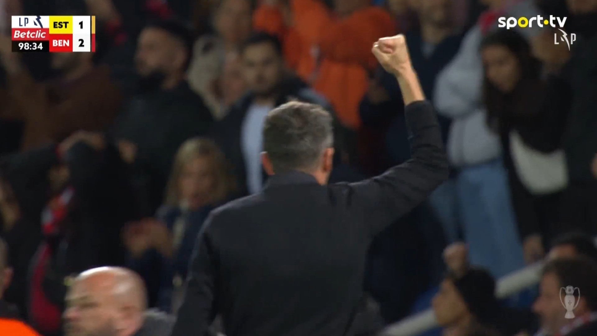 Bruno Lage 'apanhado' a festejar triunfo do Benfica desta forma