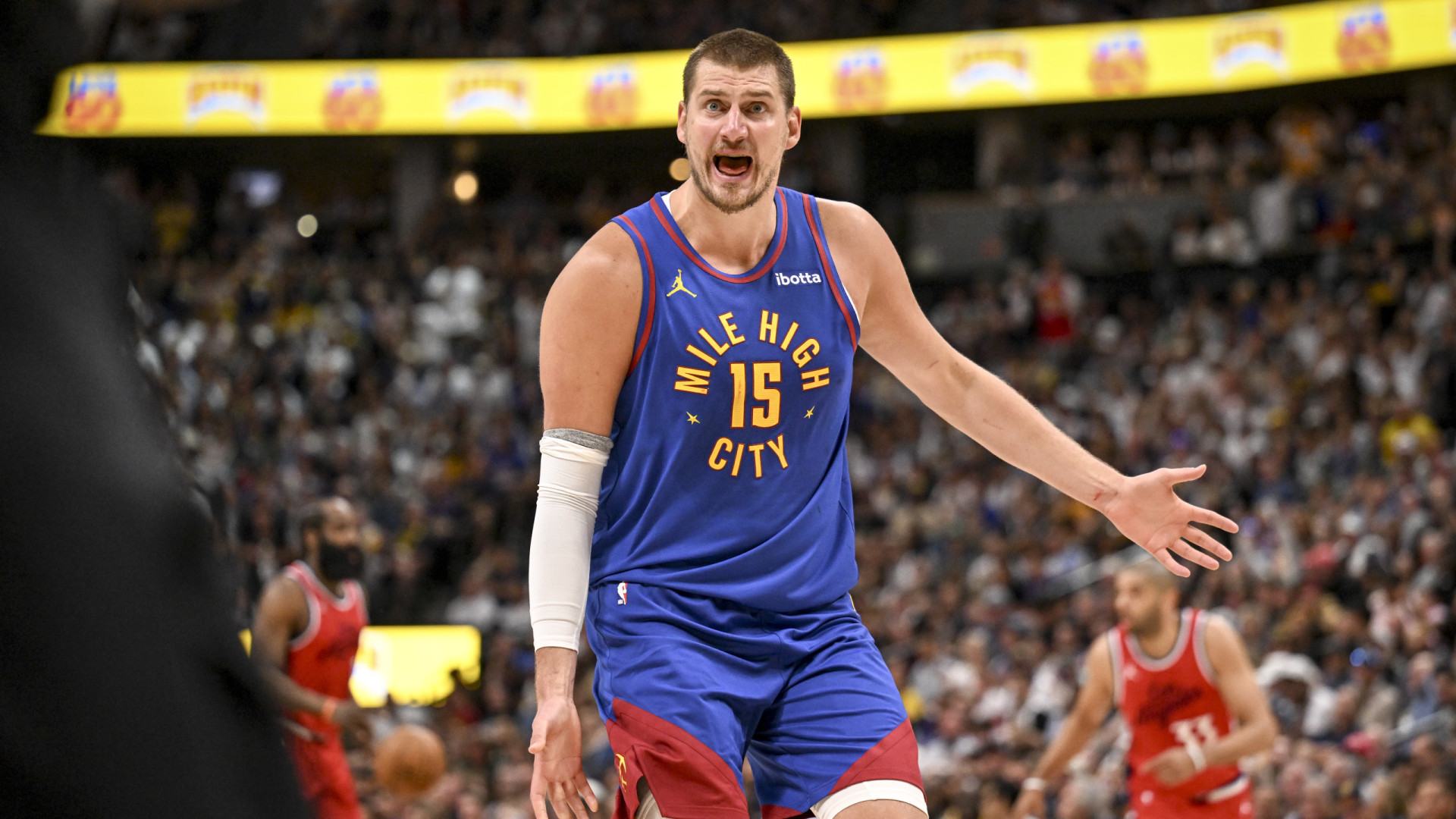 Nuggets 'atropelam' Clippers e garantem presença nas 'meias' do playoff