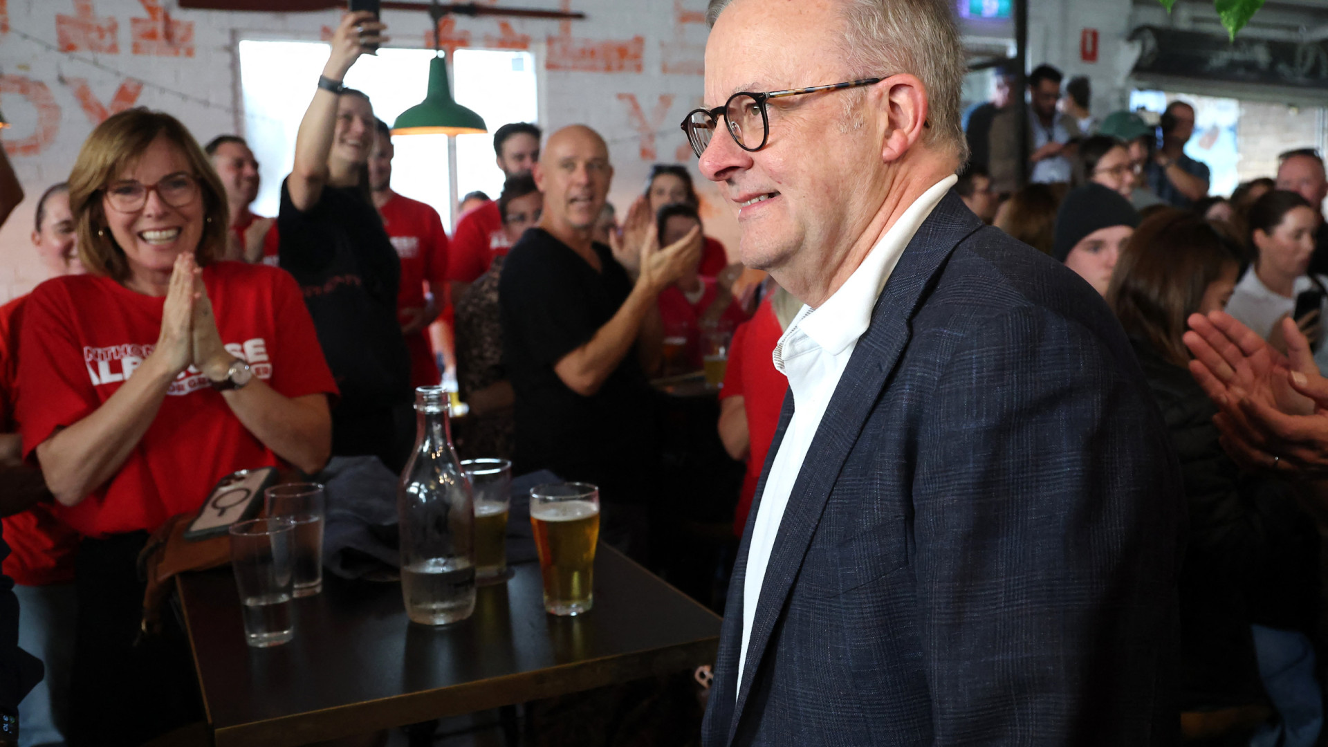 Primeiro-ministro australiano reeleito promete 