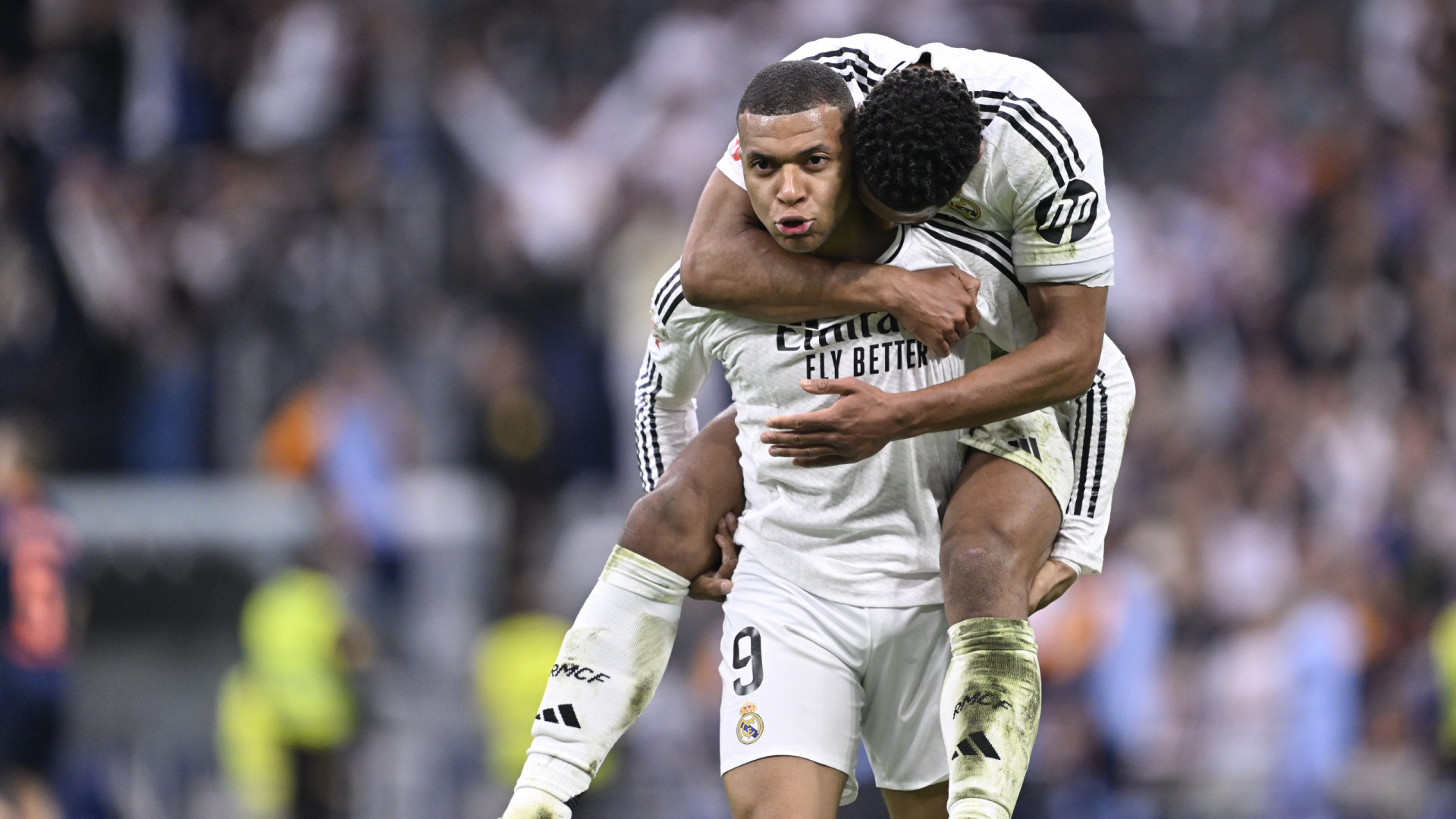 Mbappé leva Real Madrid às costas e mantém perseguição ao Barcelona