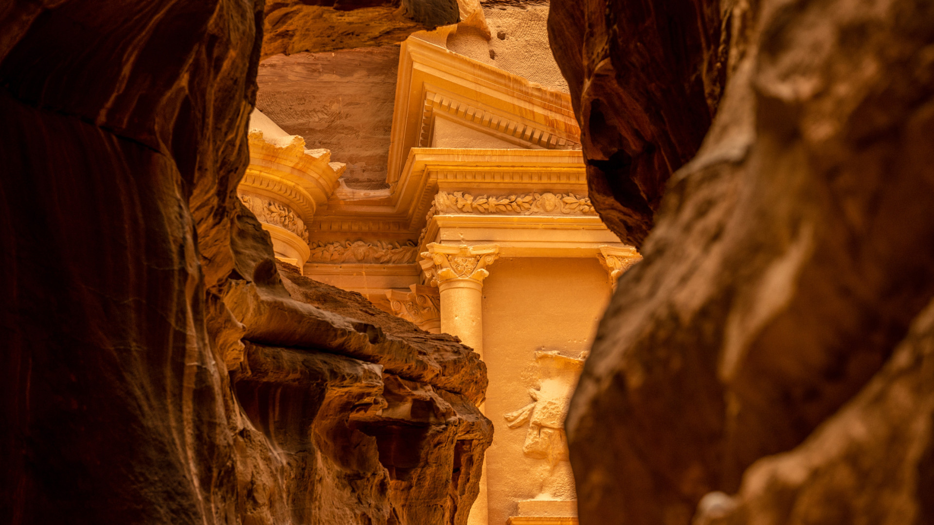 Jordânia retira centenas de turistas devido a inundações em Petra