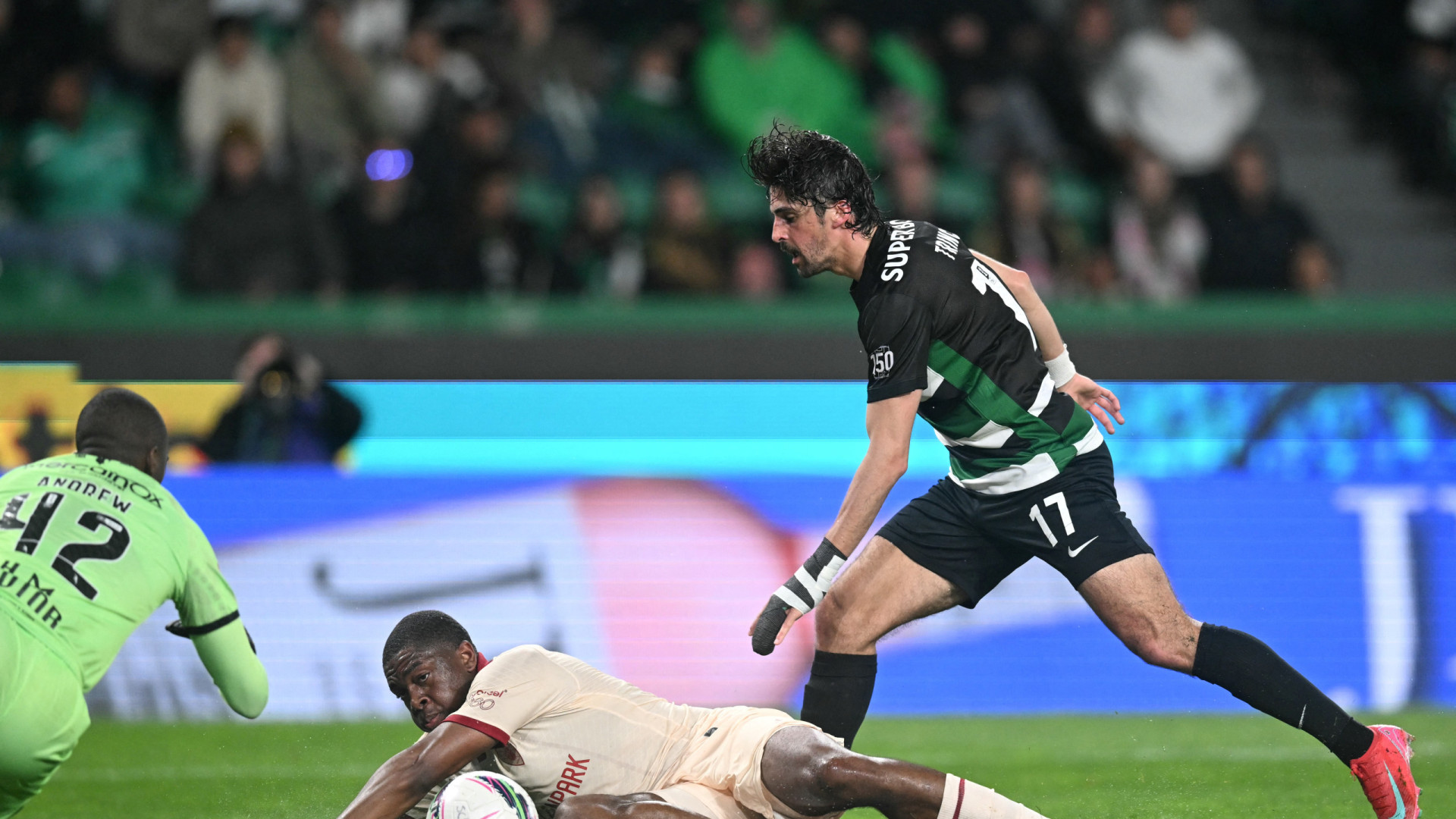 EM DIRETO: Sporting 'finta' susto e iguala Benfica (antes do dérbi)