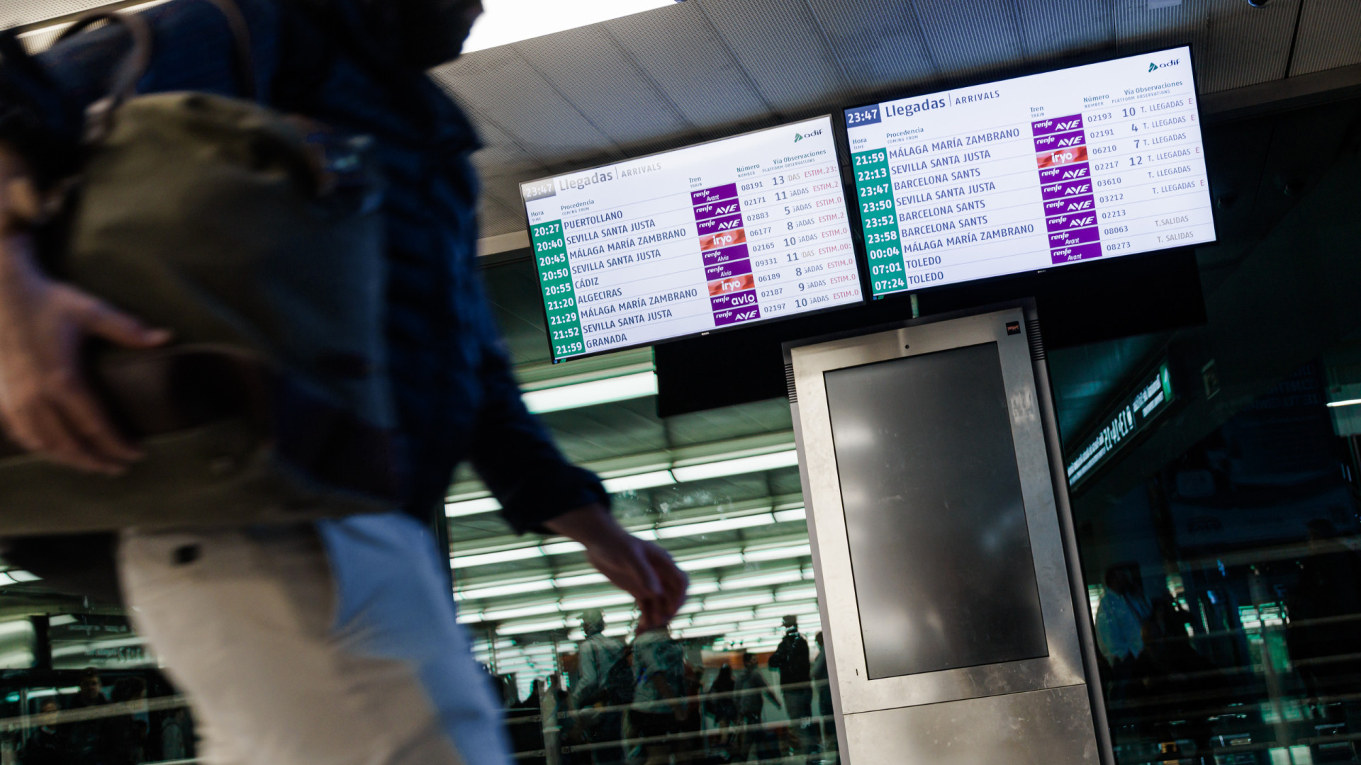 Furto de cabos na linha Madrid-Sevilha afeta milhares de passageiros