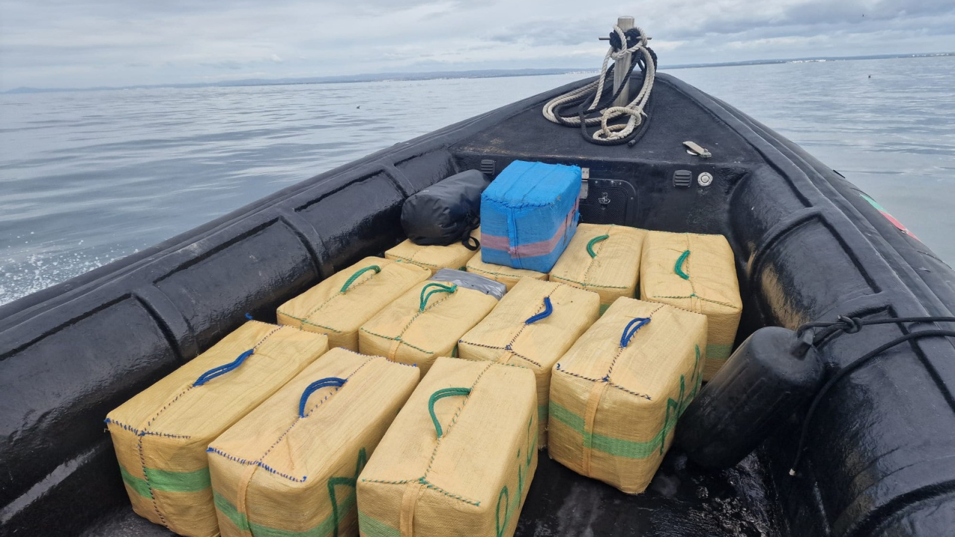 Apreendidos 21 fardos de droga a sul da Barra do rio Guadiana