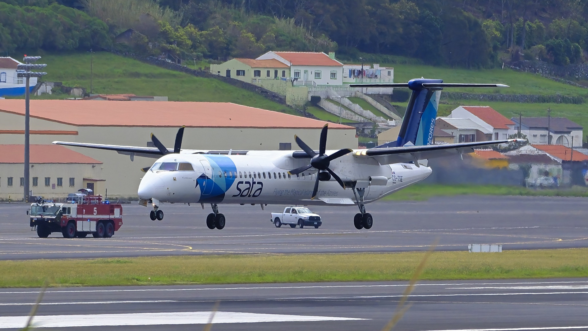 As imagens da aterragem de emergência de um avião da Sata nos Açores