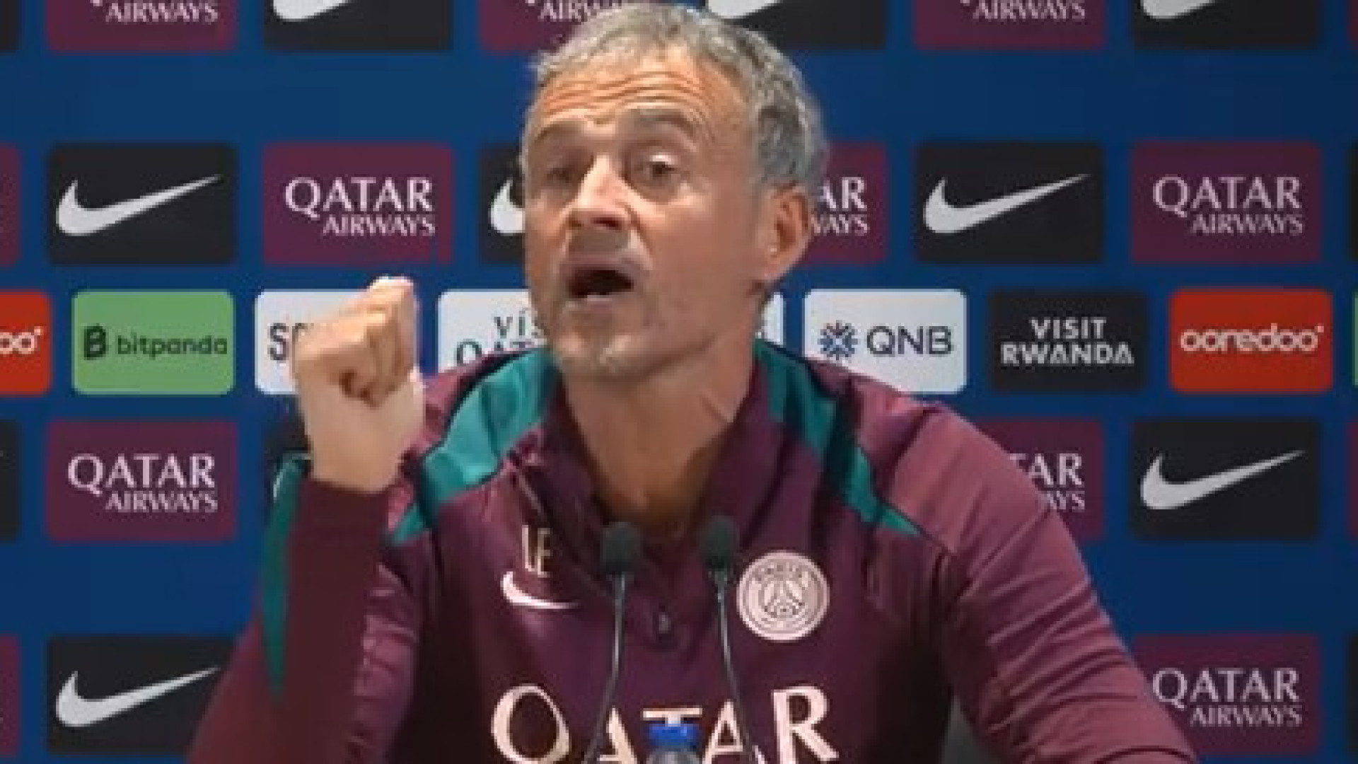 Luis Enrique causa espanto com resposta a jornalista que pediu desculpa