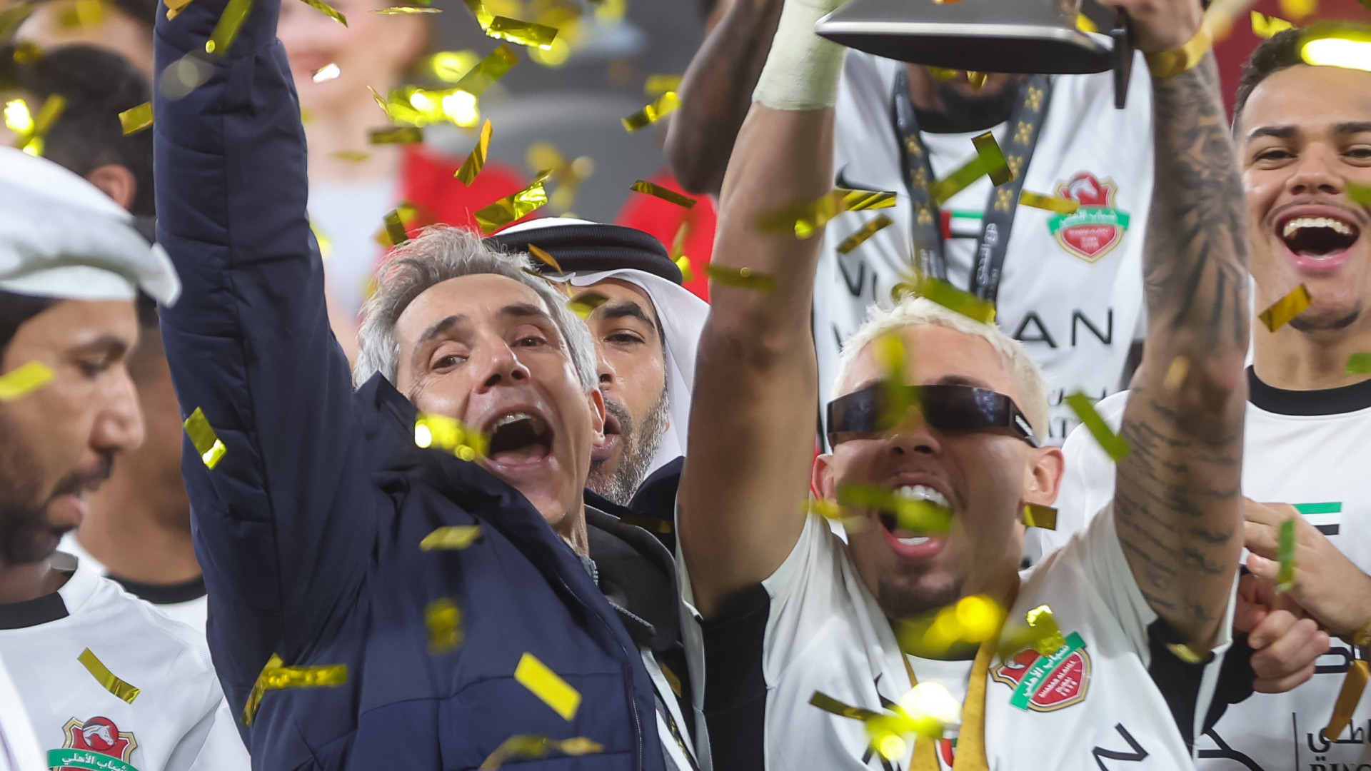 Campeão 'papa' a Taça. Paulo Sousa volta a ser feliz nos EAU