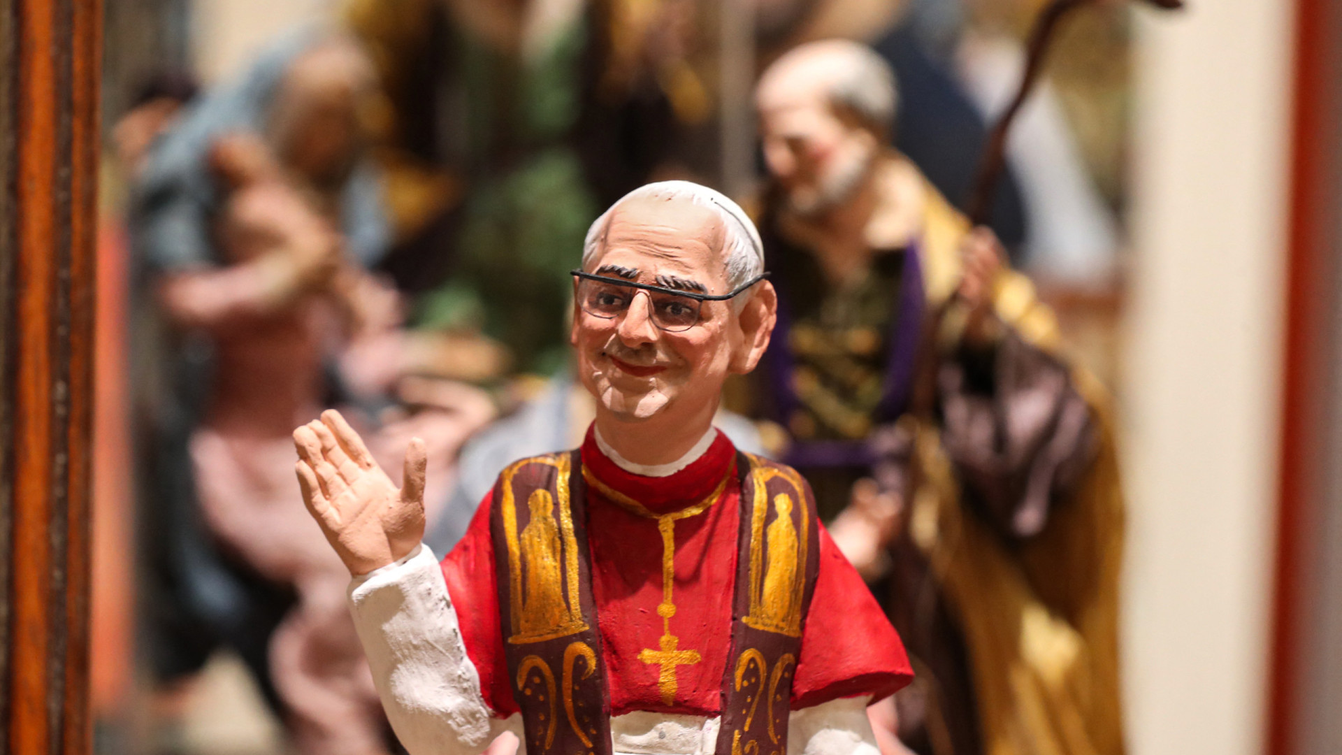 Artista italiano já criou estátua de madeira do novo Papa. E há imagens