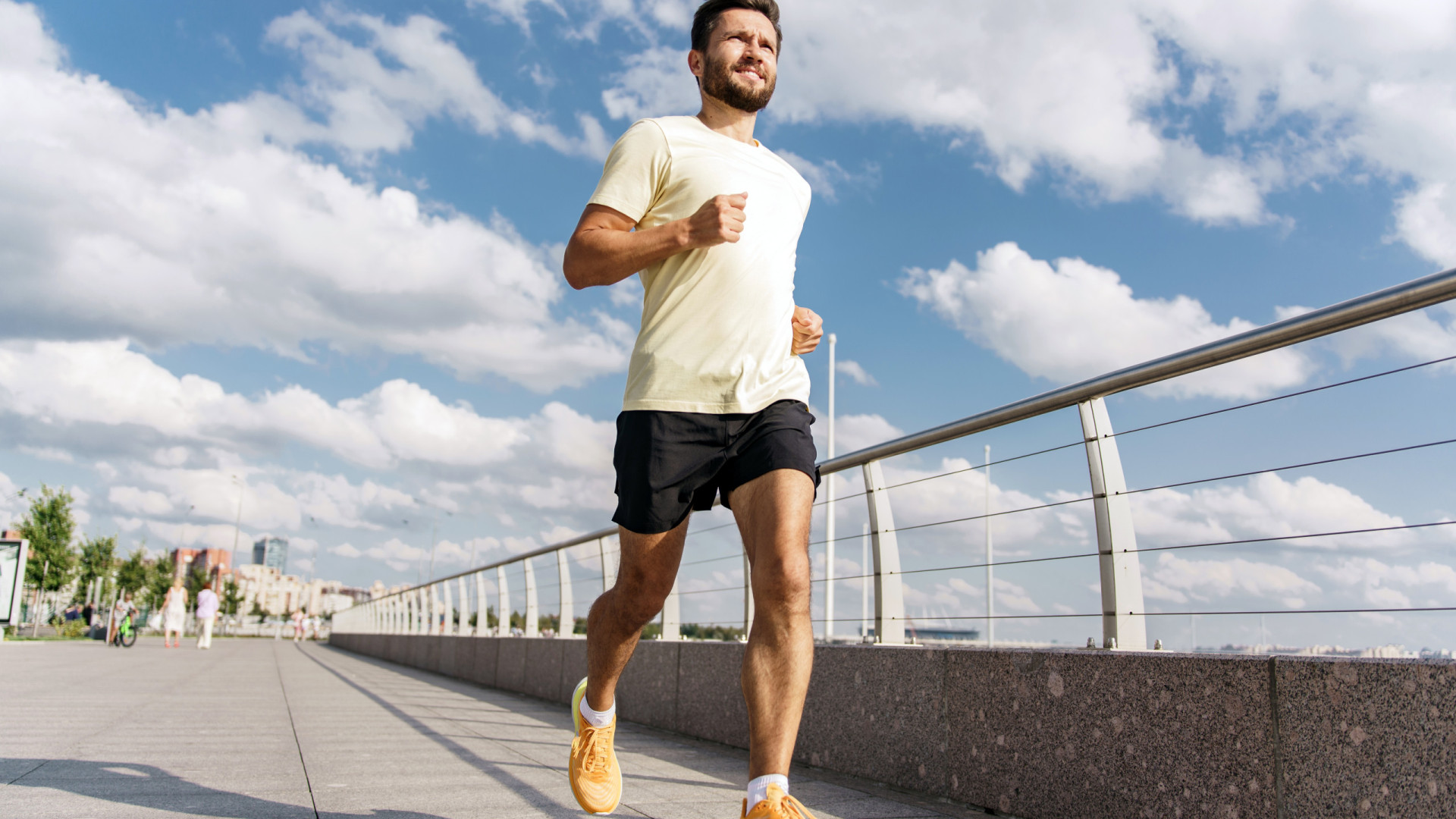 O exercício que queima mais calorias do que 30 minutos de caminhada