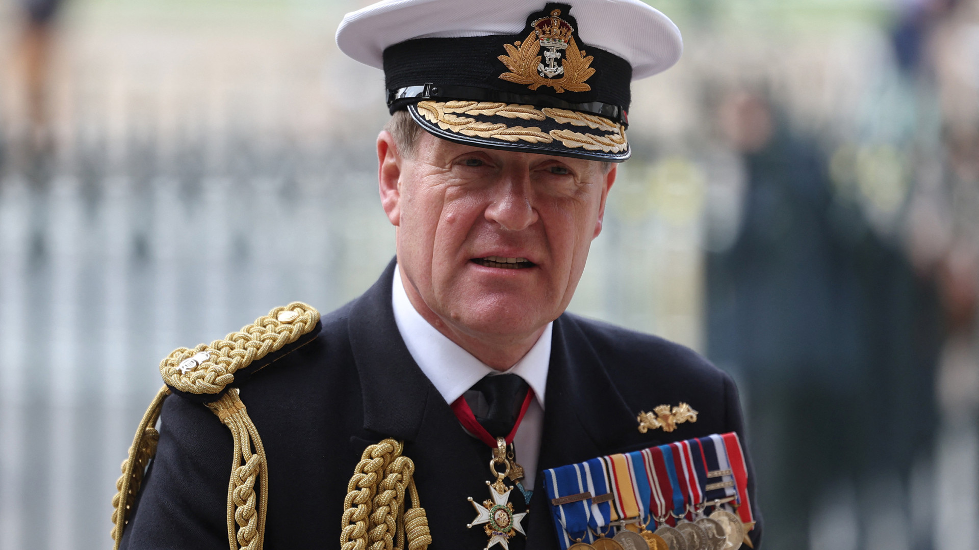 Chefe da Marinha britânica demite-se por alegada relação com colega