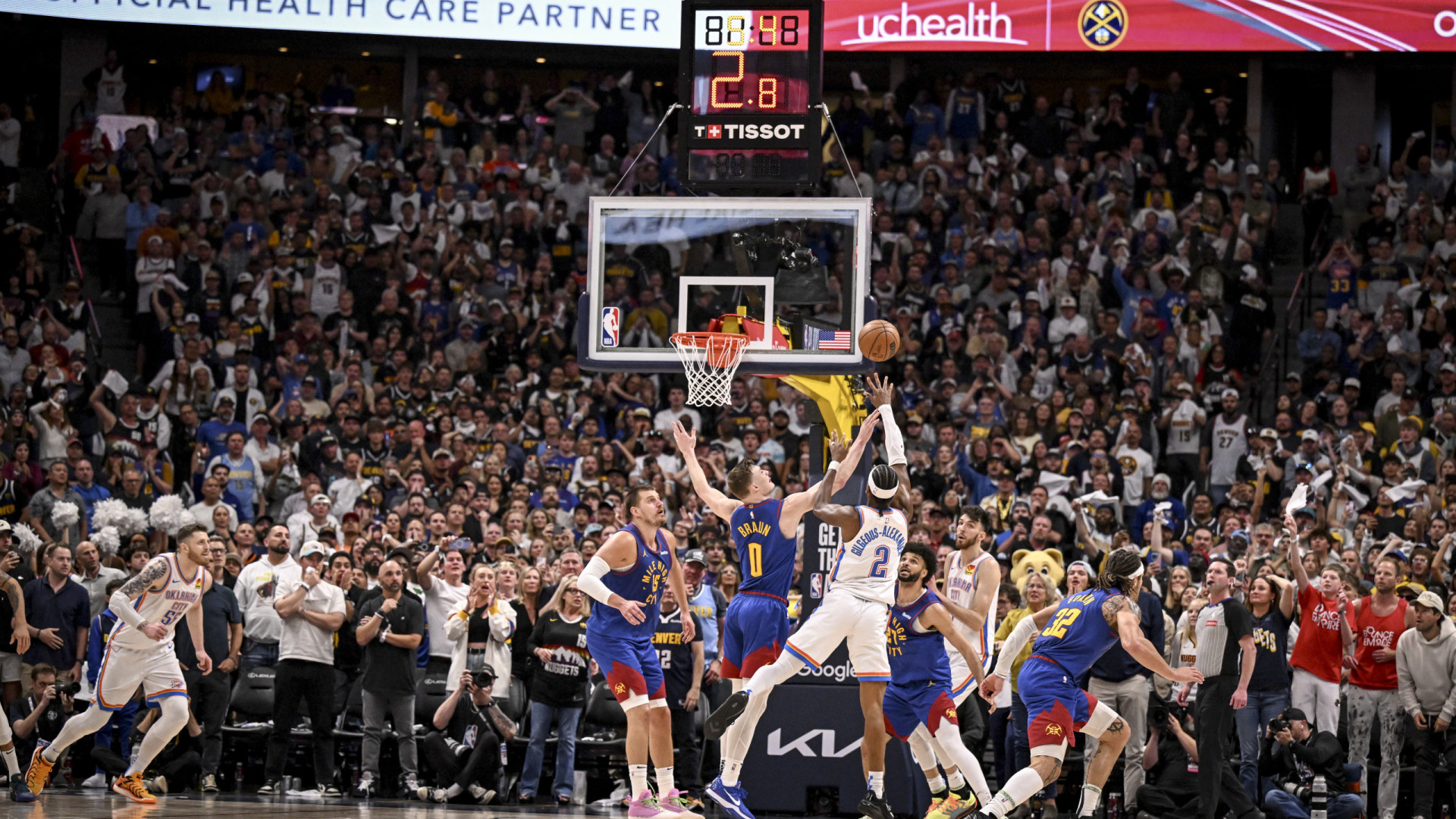 Jogo 'impróprio para cardíacos' adianta Nuggets nos playoffs da NBA