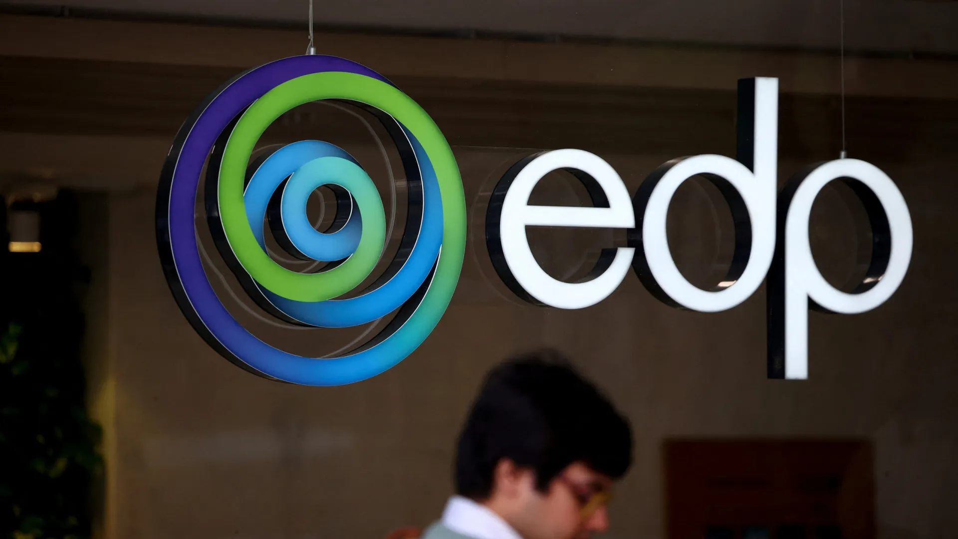 
                    EDP fecha acordo de 433 milhões para desenvolver central solar nos EUA
                