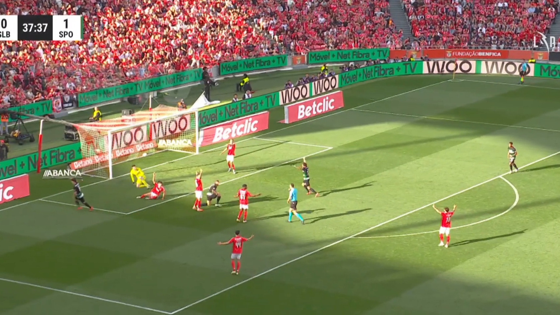 Golo de Pedro Gonçalves no Benfica-Sporting anulado por culpa de Gyokeres