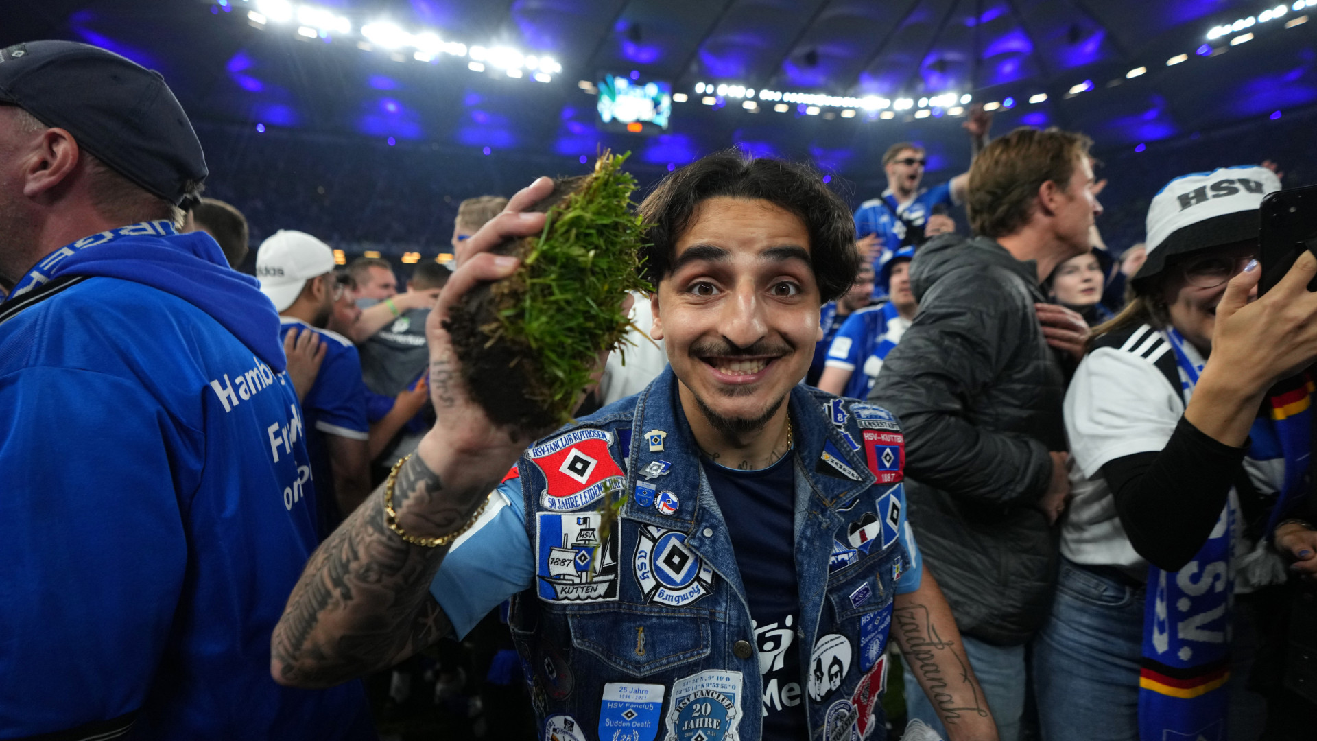 Hamburgo confirmou regresso à Bundesliga e só podia dar nisto