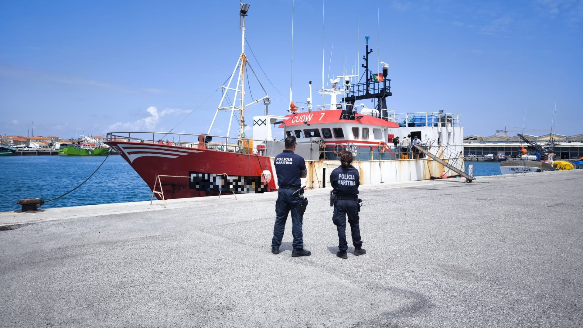 Embarcação de pesca fiscalizada em Peniche. 