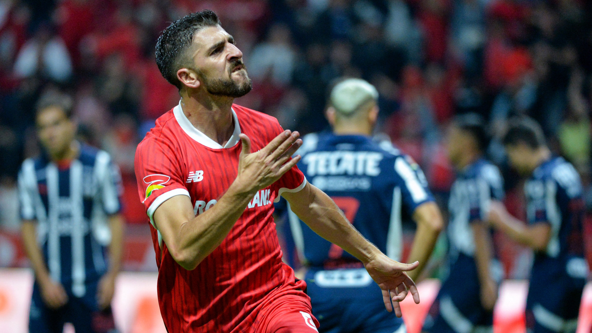 Paulinho faz o 'impossível' e apura Toluca para as 'meias' dos playoffs